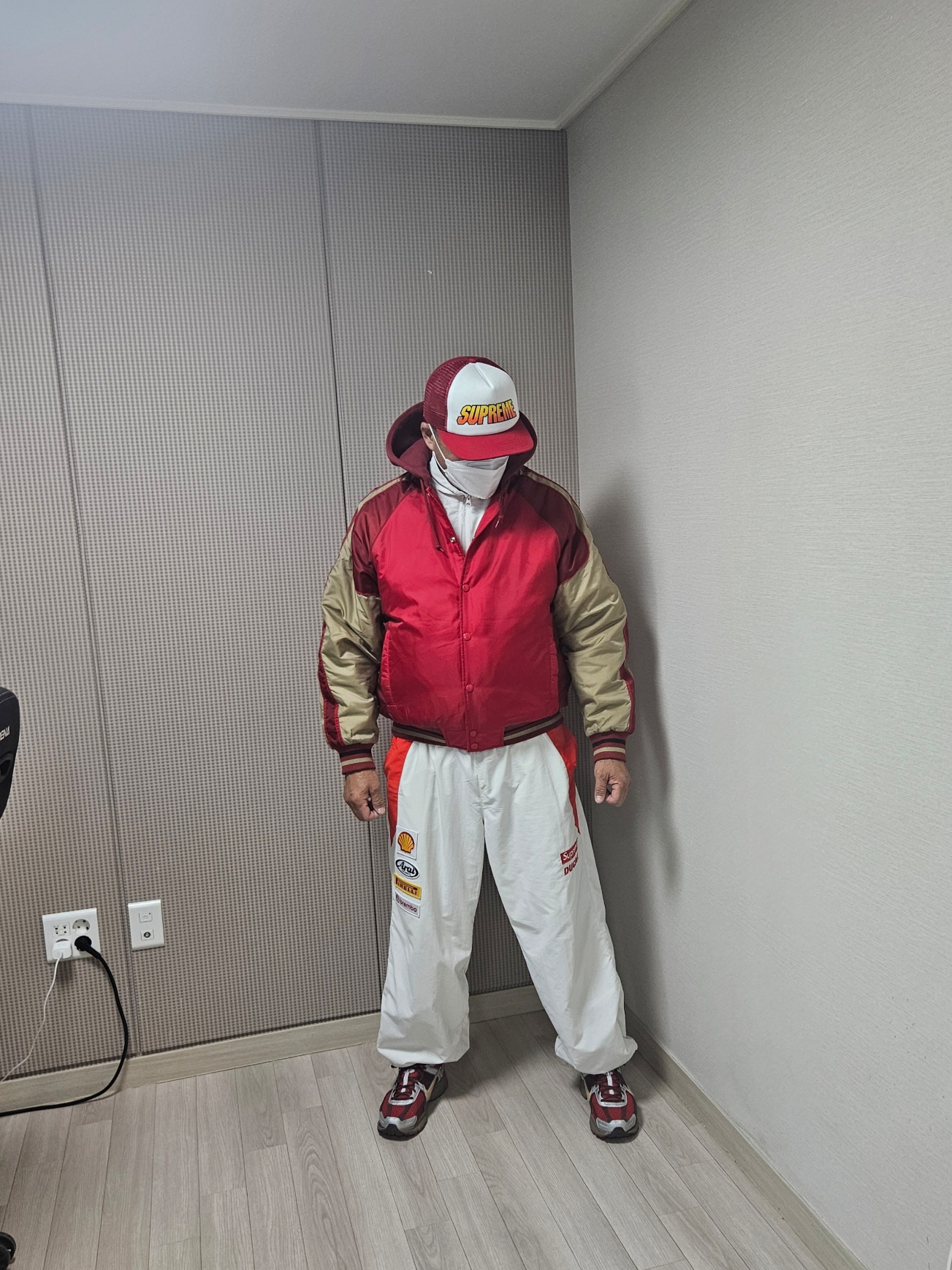 Supreme Hooded Stadium Jacket Red - 24SS, Supreme S Logo Loose Fit Jean Washed Blue - 24SS 착용 스타일 - 5