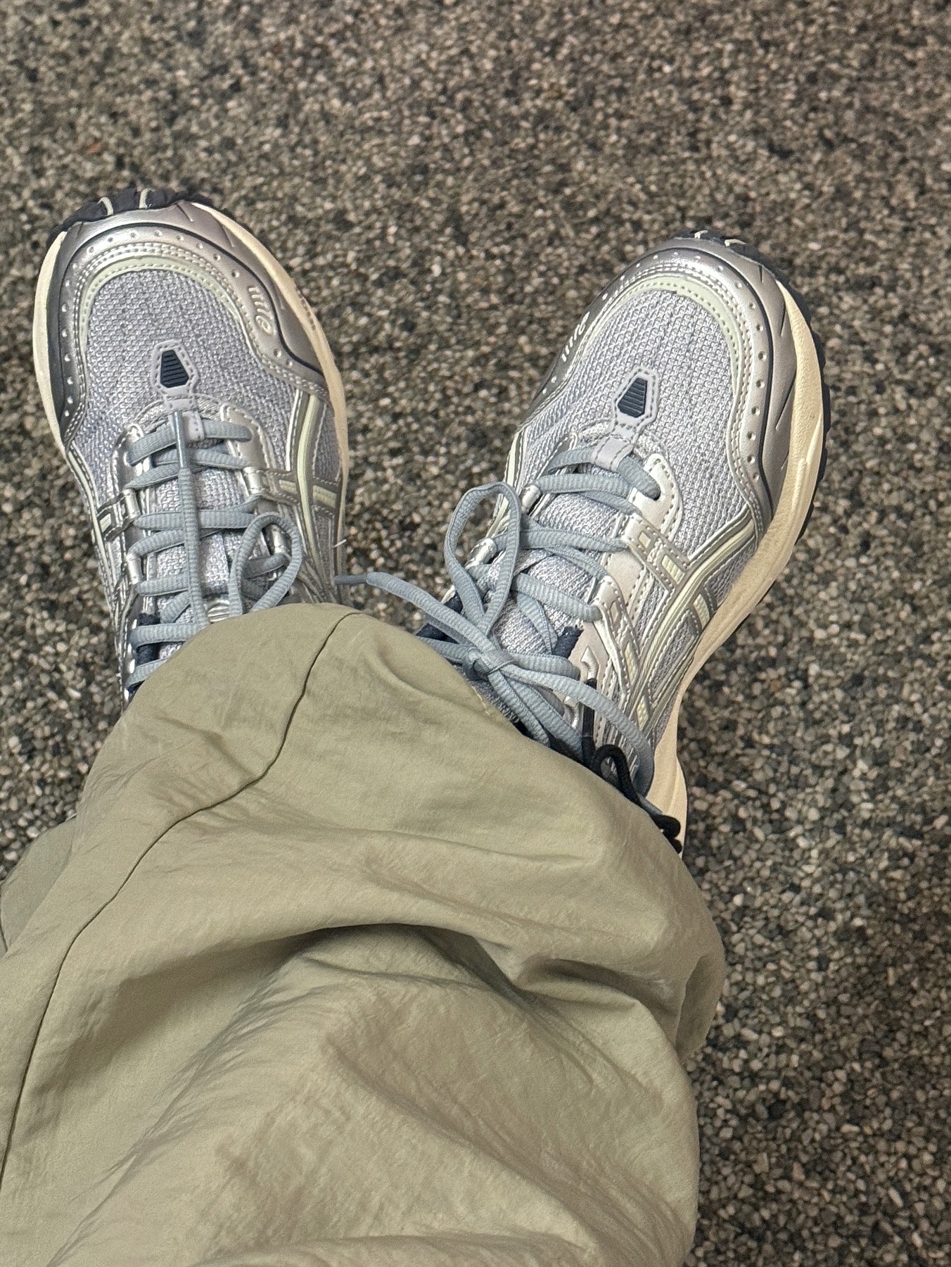 Asics Gel-1090 Piedmont Grey 착용 스타일