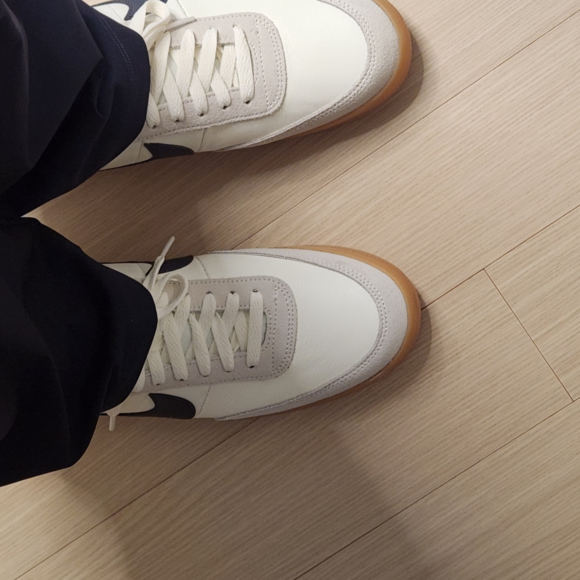 Nike Killshot 2 Leather Sail Oil Grey Gum 착용 스타일