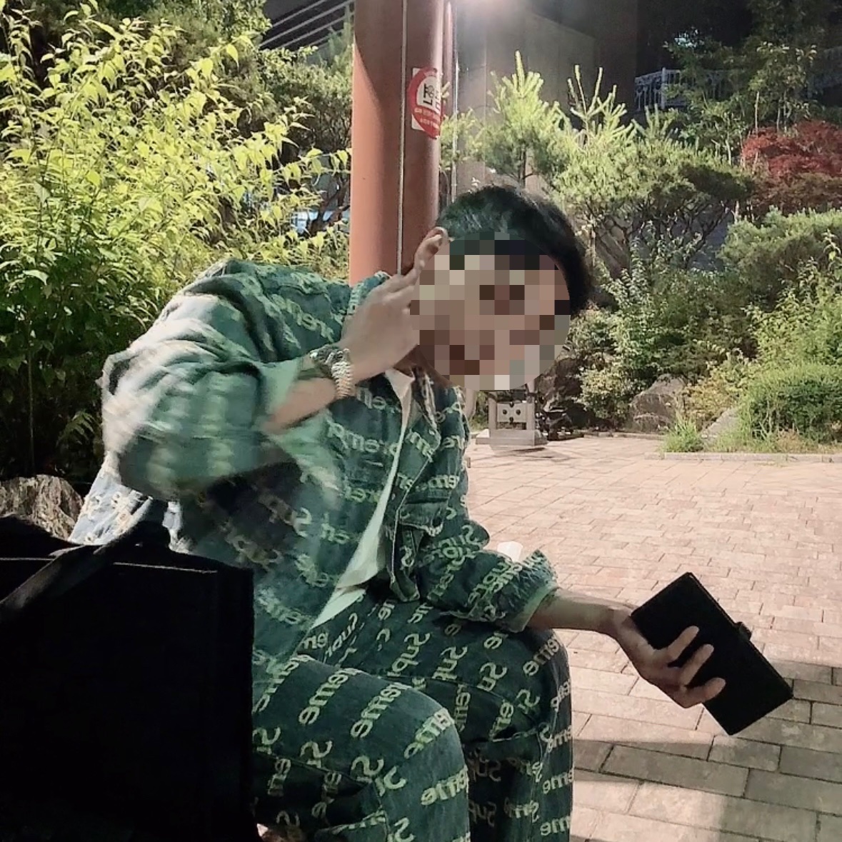 Supreme Frayed Logos Denim Trucker Jacket Blue - 21SS, Supreme Frayed Logos Regular Jean Blue - 21SS 착용 스타일 - 3