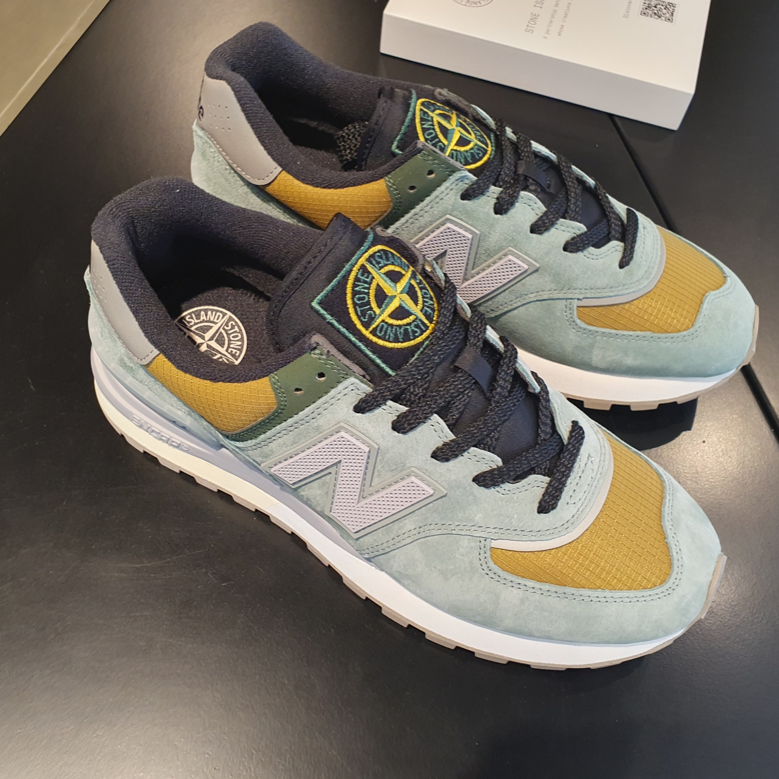 New Balance x Stone Island 574 Legacy Light Green 착용 스타일 - 1