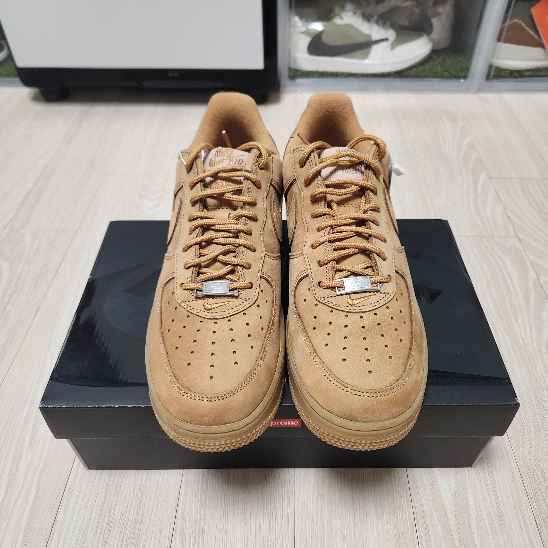 Nike x Supreme Air Force 1 Low Flax, Nike x Supreme Air Force 1 Low Black 착용 스타일 - 2