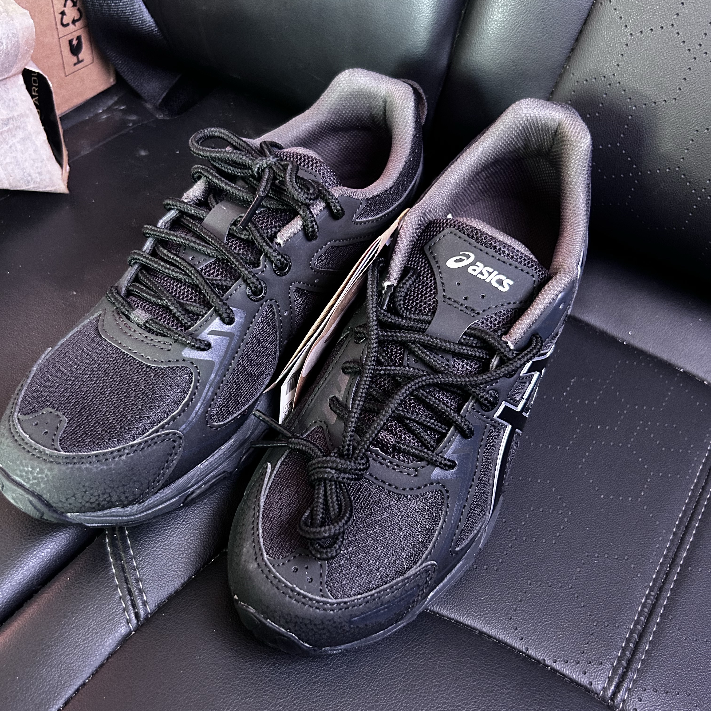 Asics Gel-Venture 6 SPS Black 착용 스타일