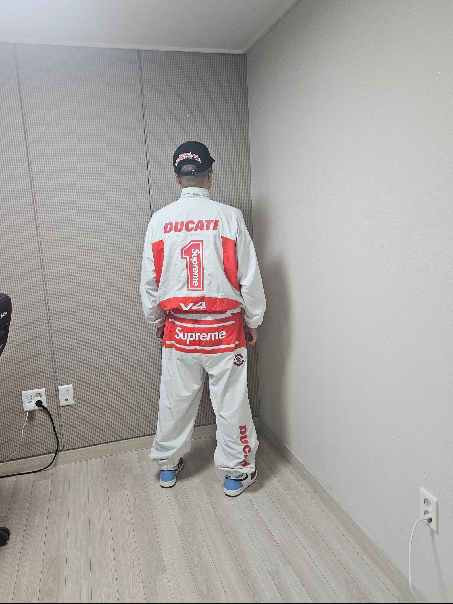 Supreme Ultrasuede Mesh Baseball Jersey Grey - 24SS, Supreme Ultrasuede Mesh Short Grey - 24SS 착용 스타일 - 7