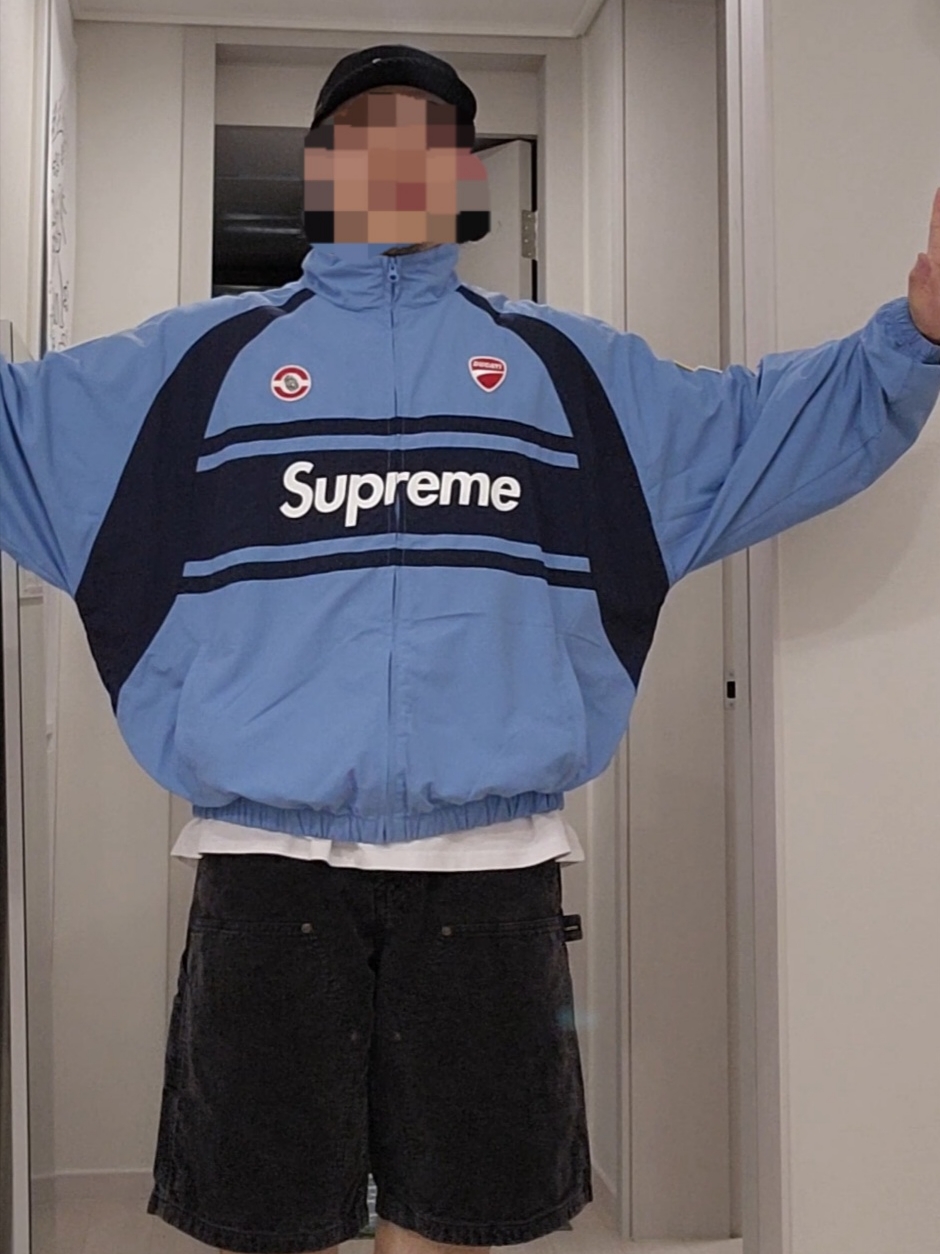 Supreme x Ducati Track Jacket Light Blue - 24SS, Supreme Washed Corduroy Double Knee Painter Short Black - 24SS 착용 스타일 - 5