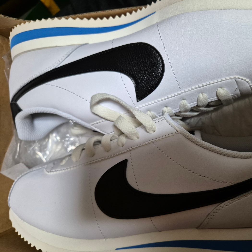 (W) Nike Cortez White and Black 착용 스타일