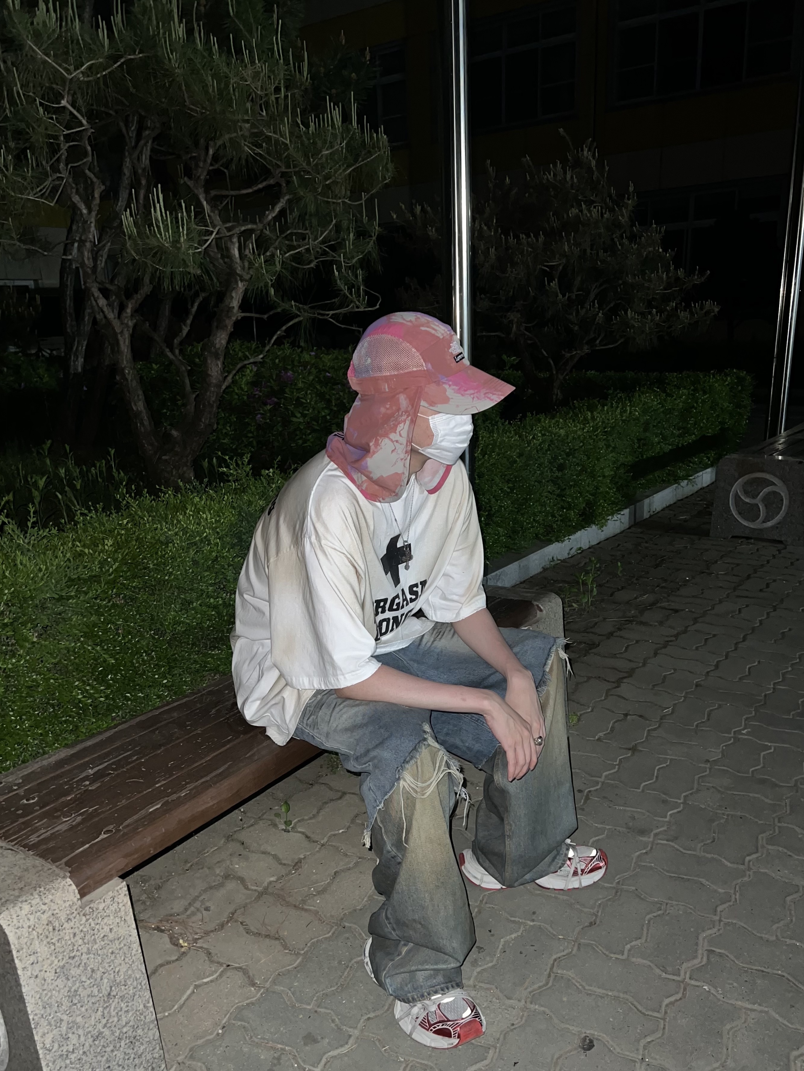 Supreme x The North Face Sunshield Camp Cap Multi-Color - 20SS, Project G/R Orgasm Donor T-Shirt Dirty White 착용 스타일 - 2