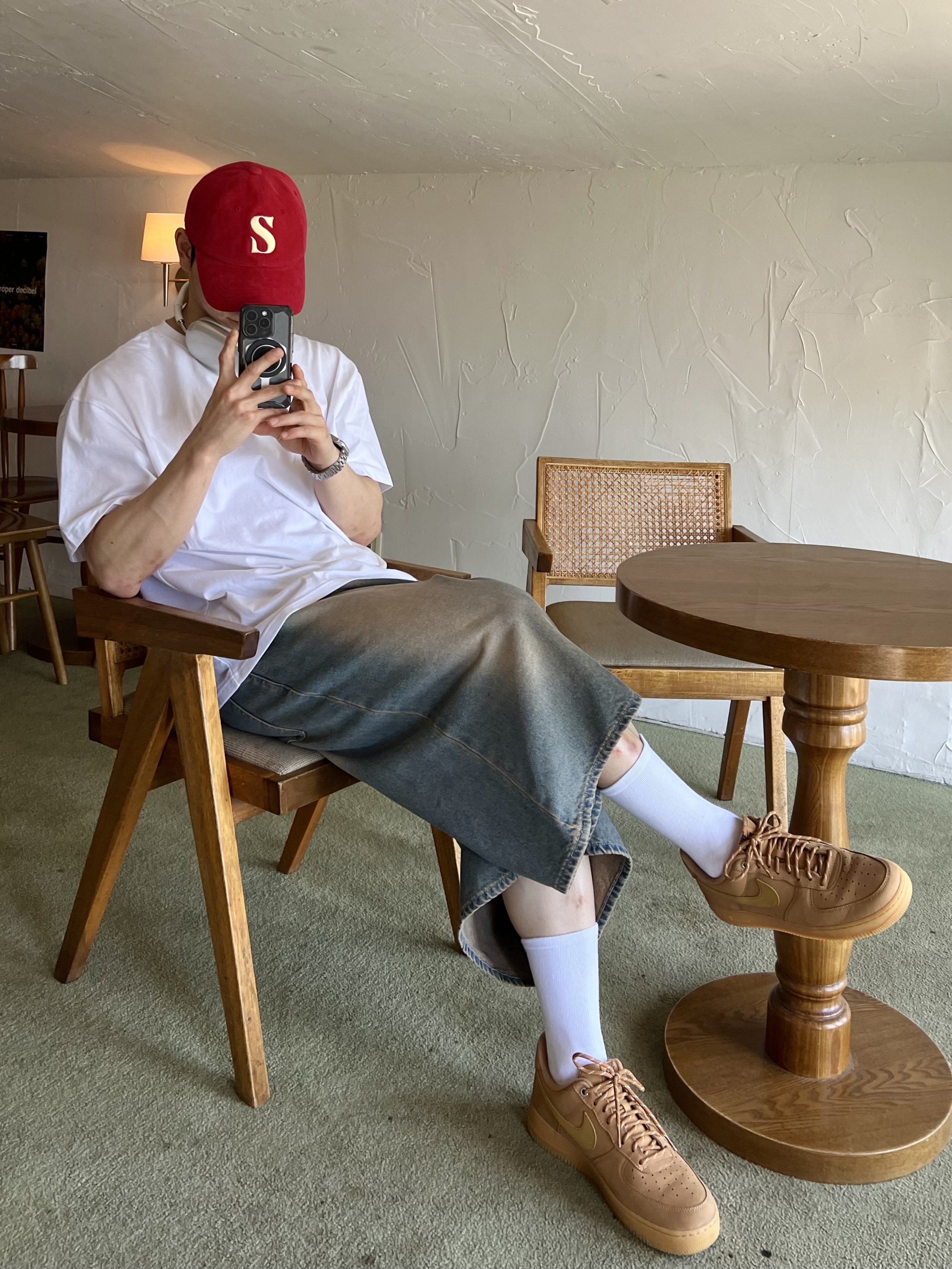 Nike Air Force 1 '07 WB Flax, Apple AirPods Max Lightning Silver (Korean Ver.) 착용 스타일 - 3