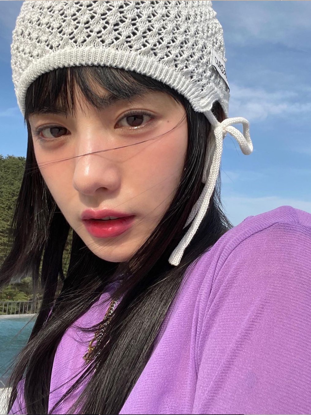 The Greatest Crochet Beanie Beige, (W) Vivienne Westwood Line Orb Embroidery Basque Crochet Bucket Hat Off White 착용 스타일 - 2