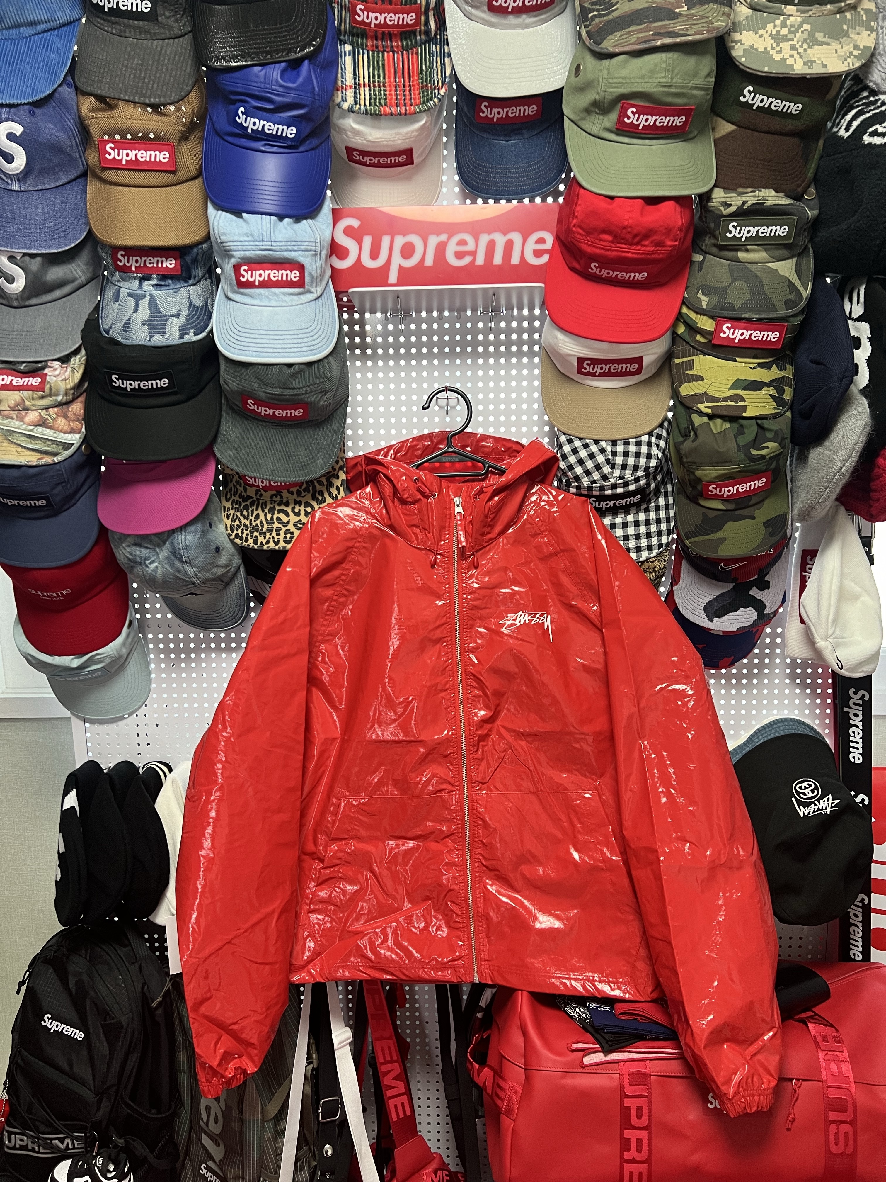 Stussy Beach Shell Coated Ripstop Red 착용 스타일 - 2