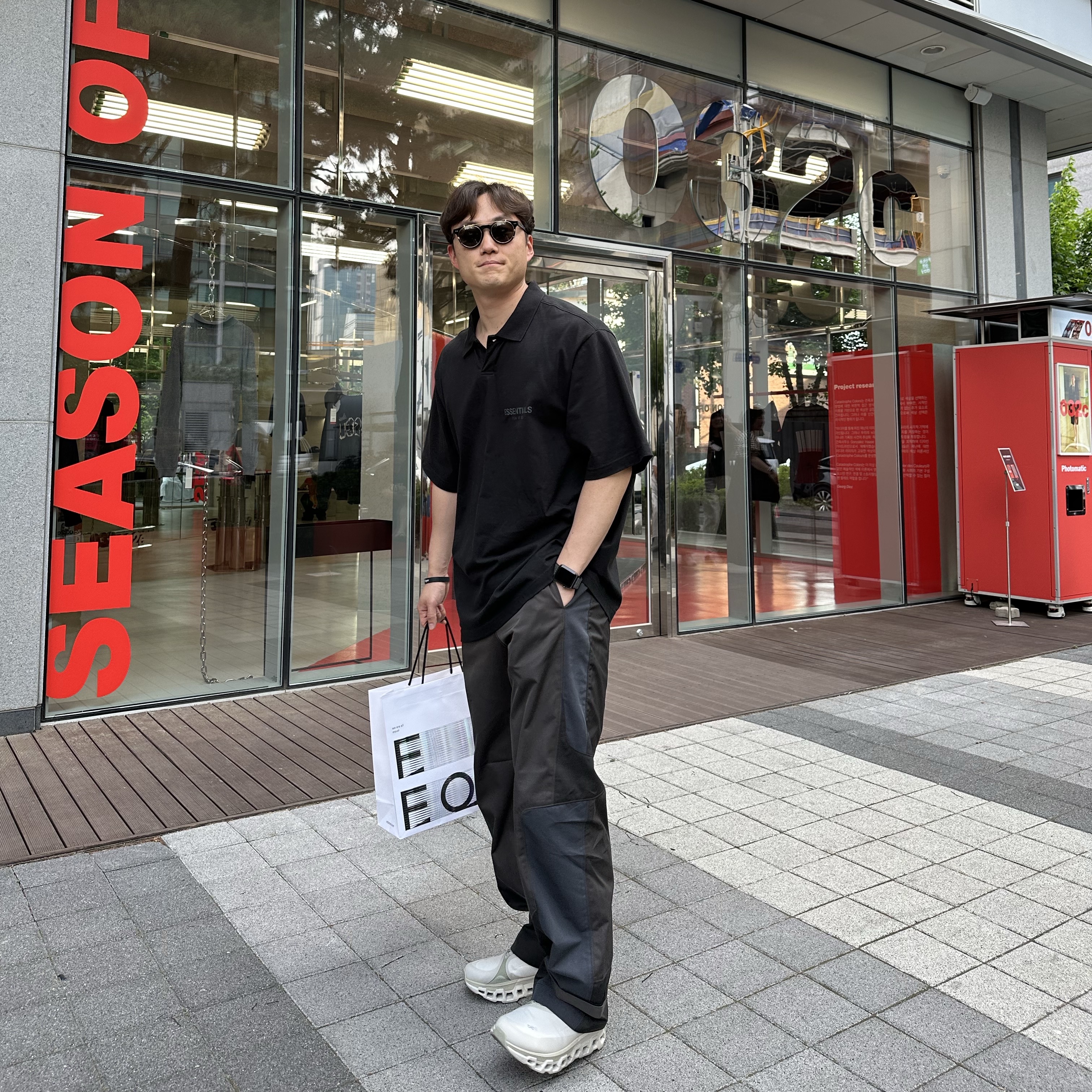 On Running x Post Archive Faction (Paf) Cloudmonster 2 Moondust Chalk, Essentials Short Sleeve Boxy Polo Dark Slate/Stretch Limo/Black - 20SS 착용 스타일 - 3