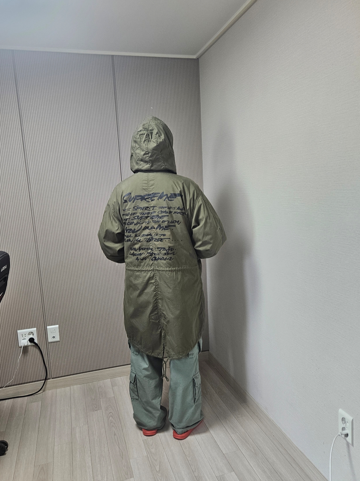 Supreme Cargo Pants Olive - 23FW, Supreme S/S Pocket T-Shirt Tiger Camo - 24SS 착용 스타일 - 8