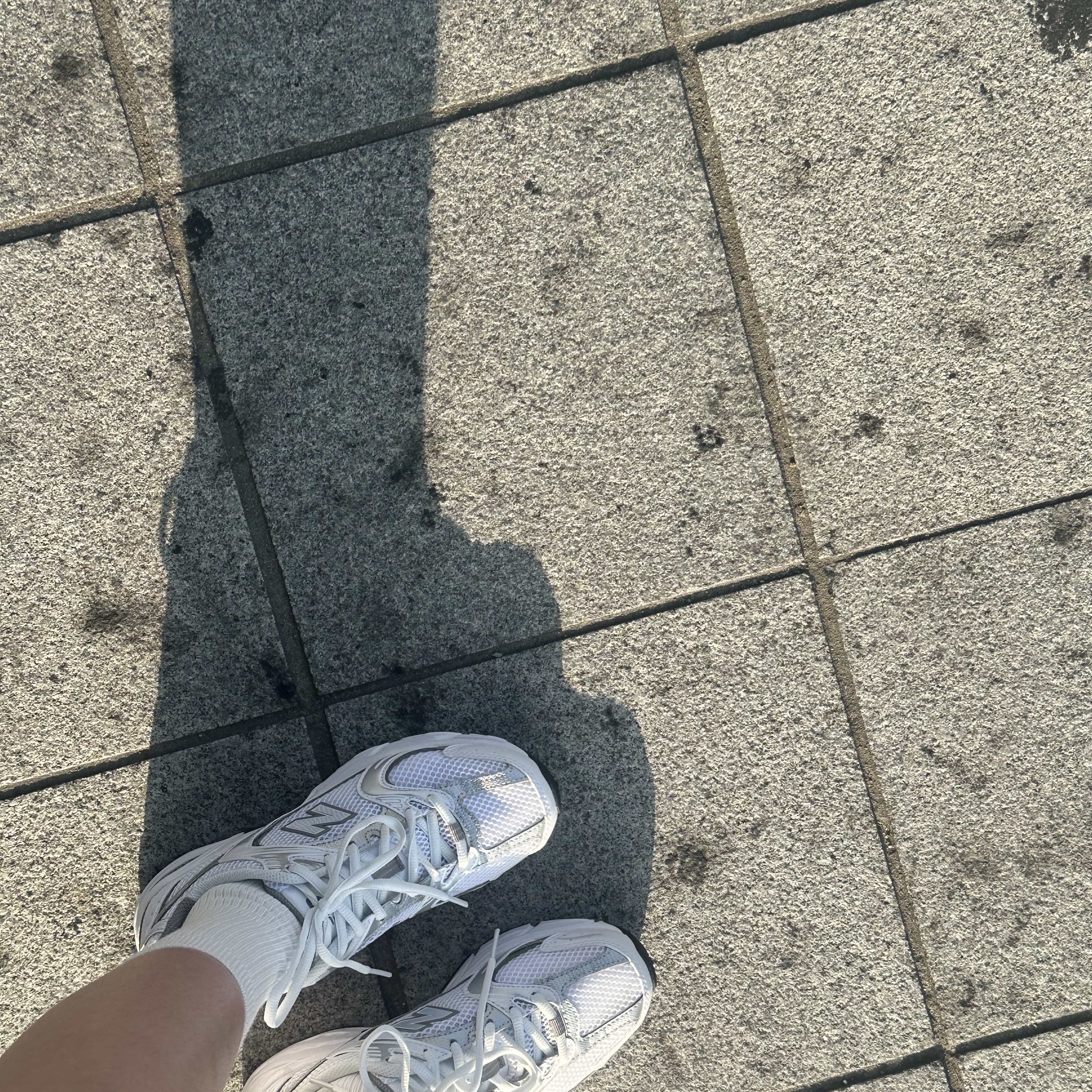 New Balance 530 White Silver 착용 스타일 - 1