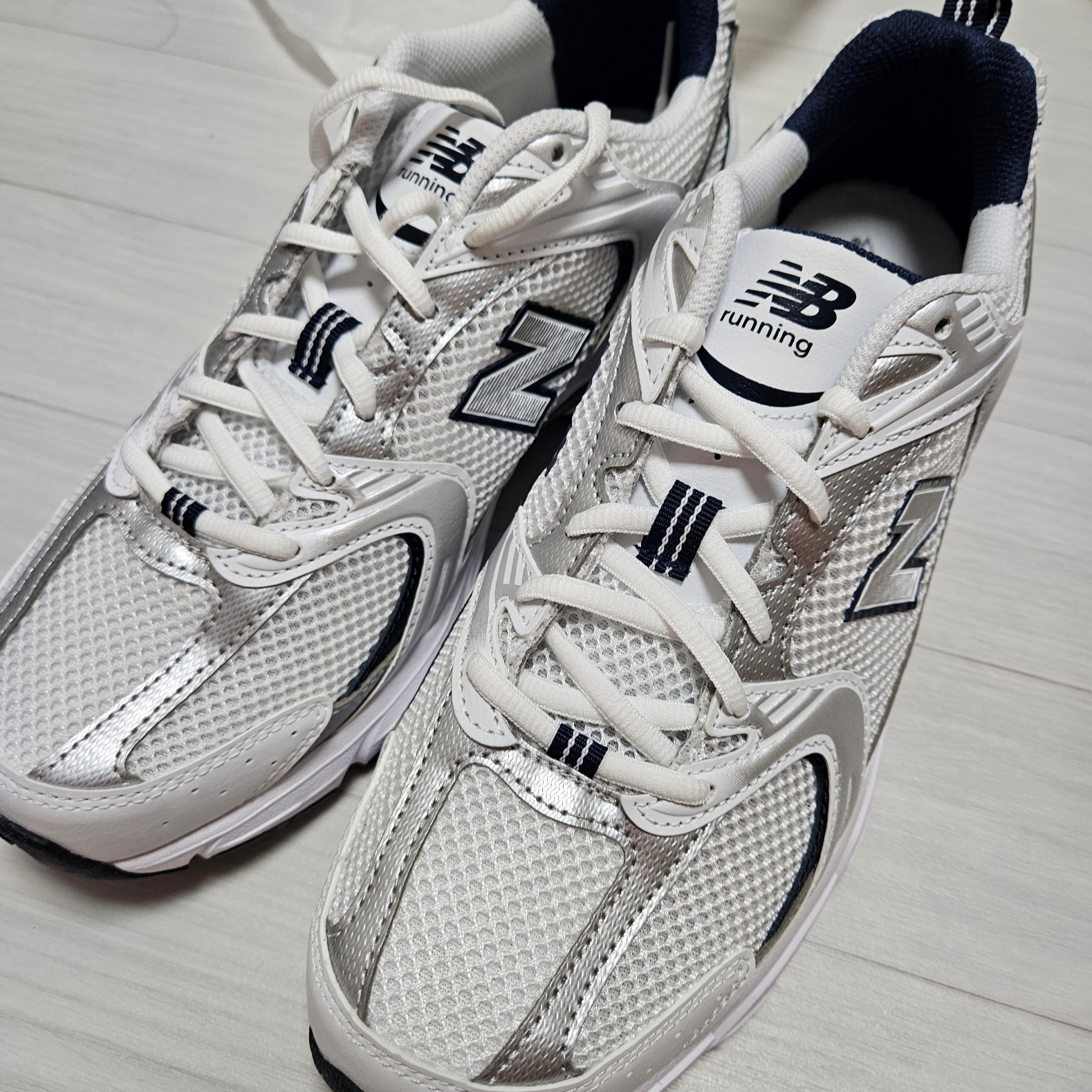 New Balance 530 White 착용 스타일