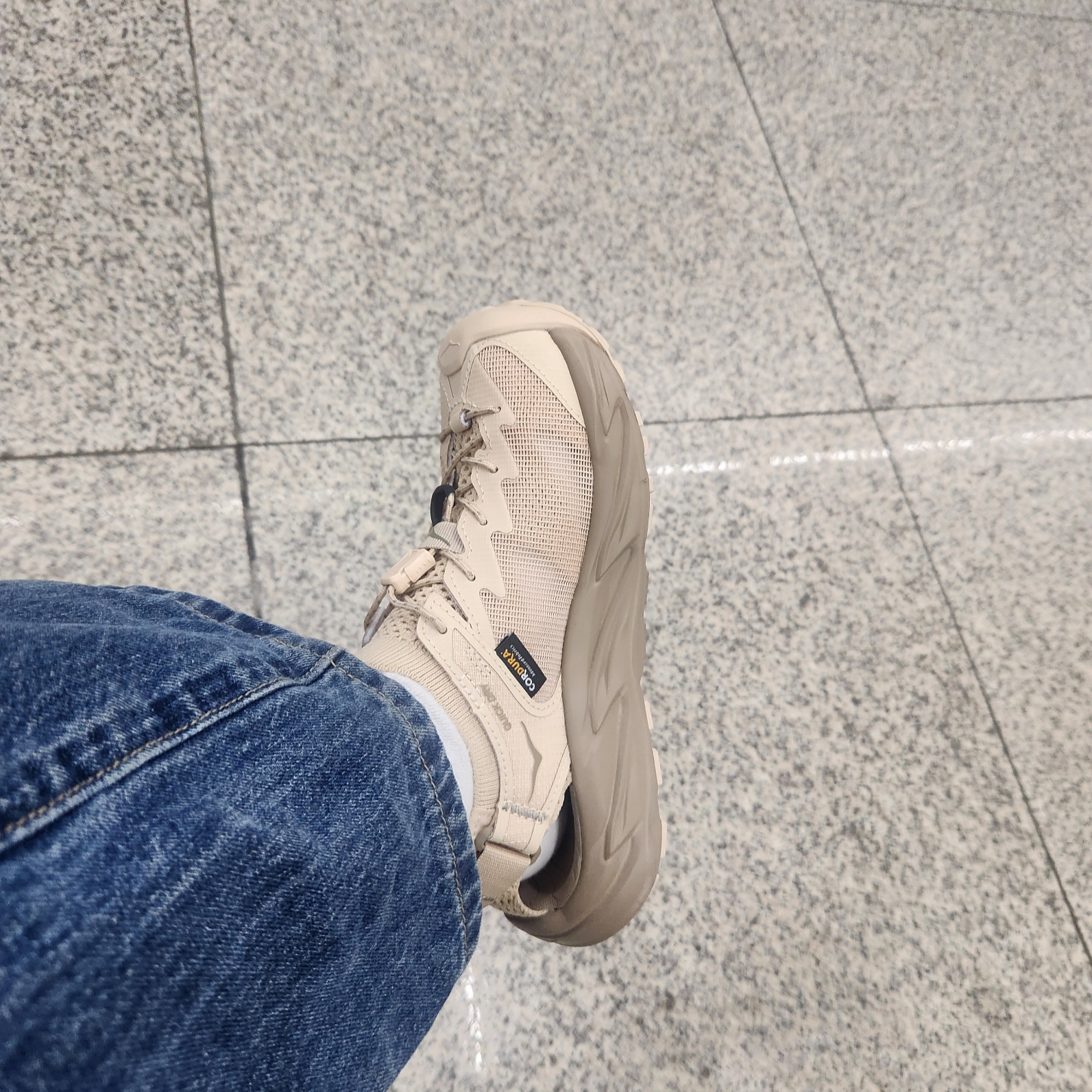 (W) Hoka Hopara 2 Shifting Sand 착용 스타일 - 2