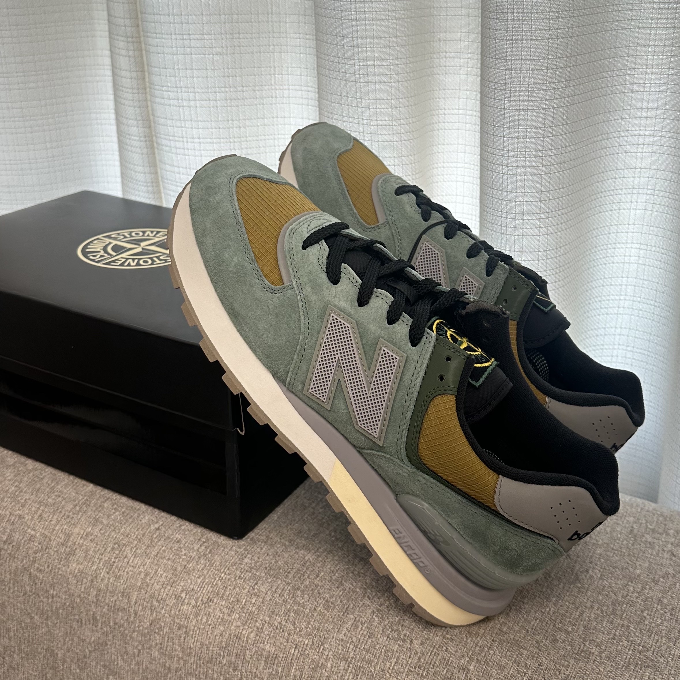 New Balance x Stone Island 574 Legacy Light Green, New Balance x Stone Island 574 Legacy Dark Green 착용 스타일 - 1