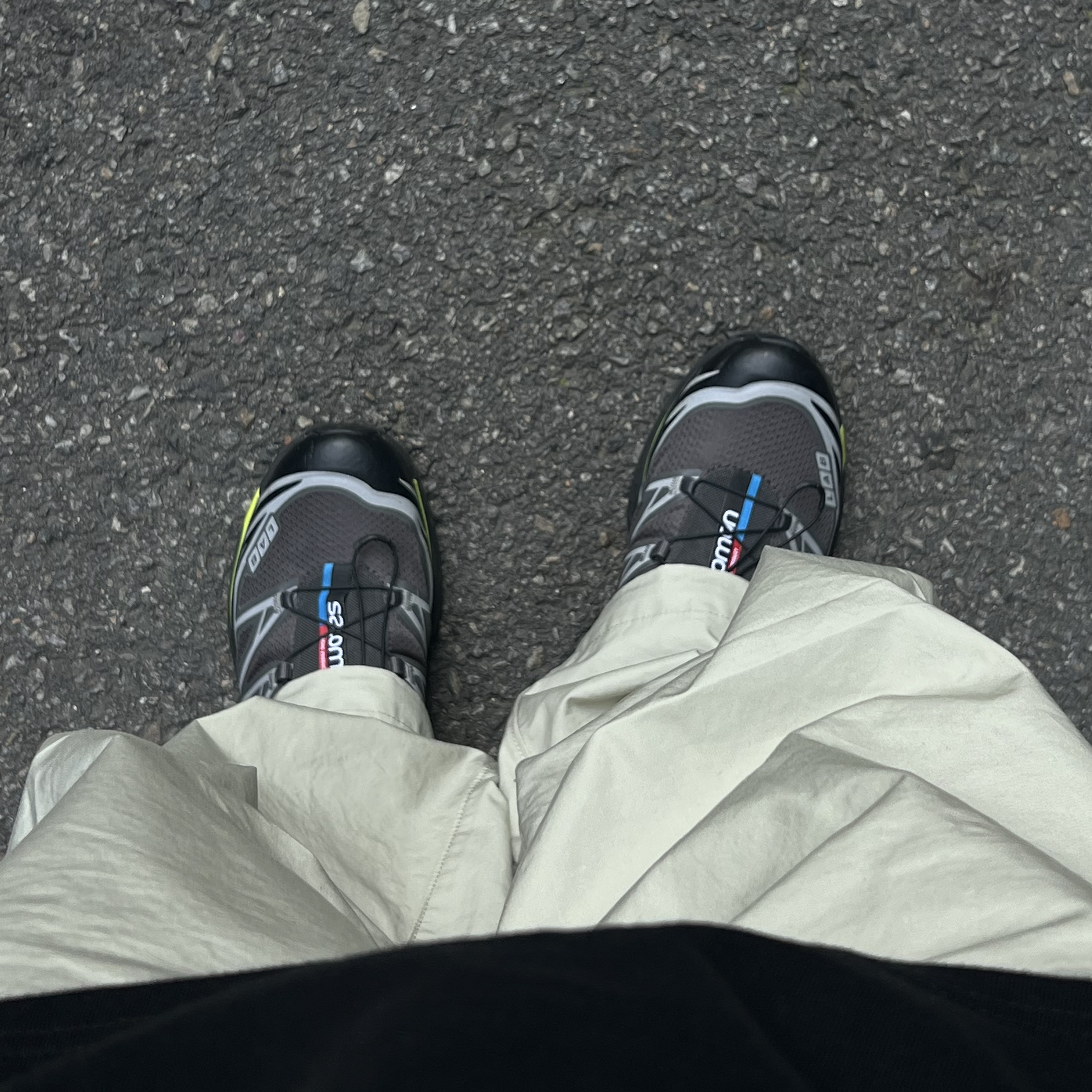 Salomon XT-6 Black Evening Primrose 착용 스타일