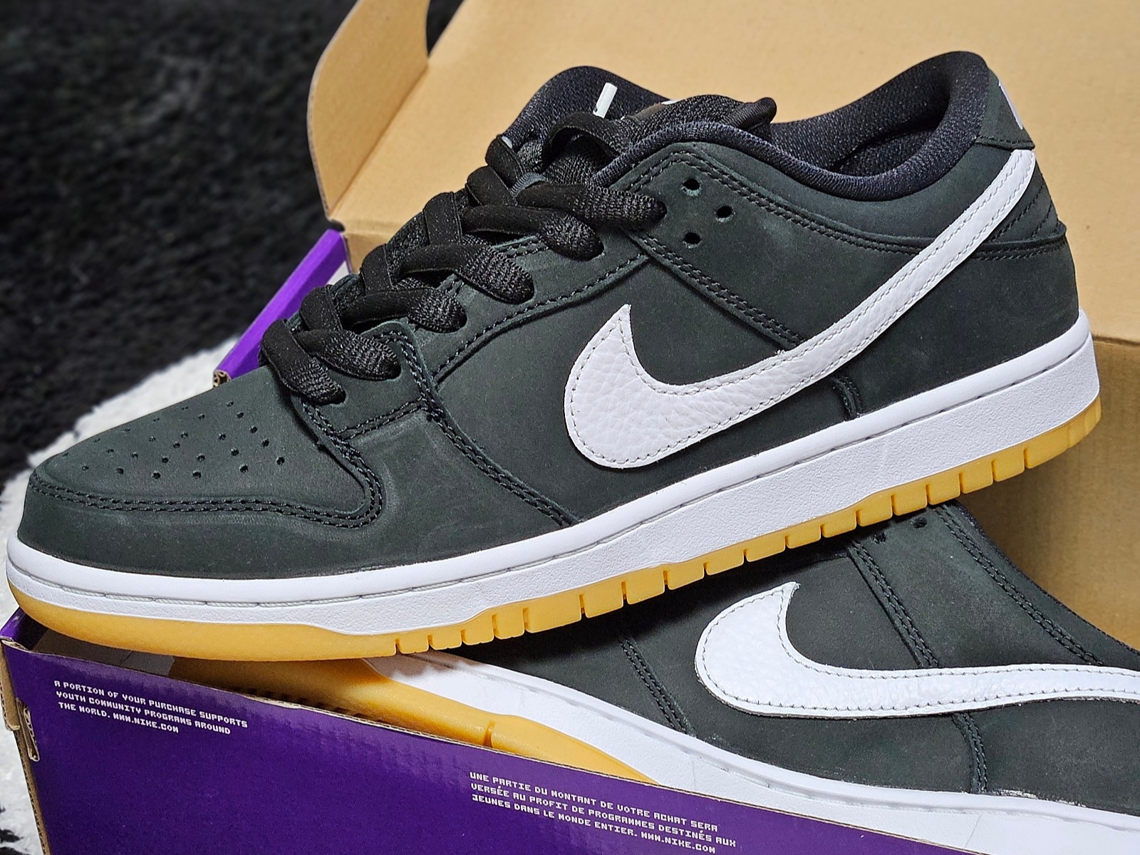 Nike SB Dunk Low Pro Black White 착용 스타일 - 2