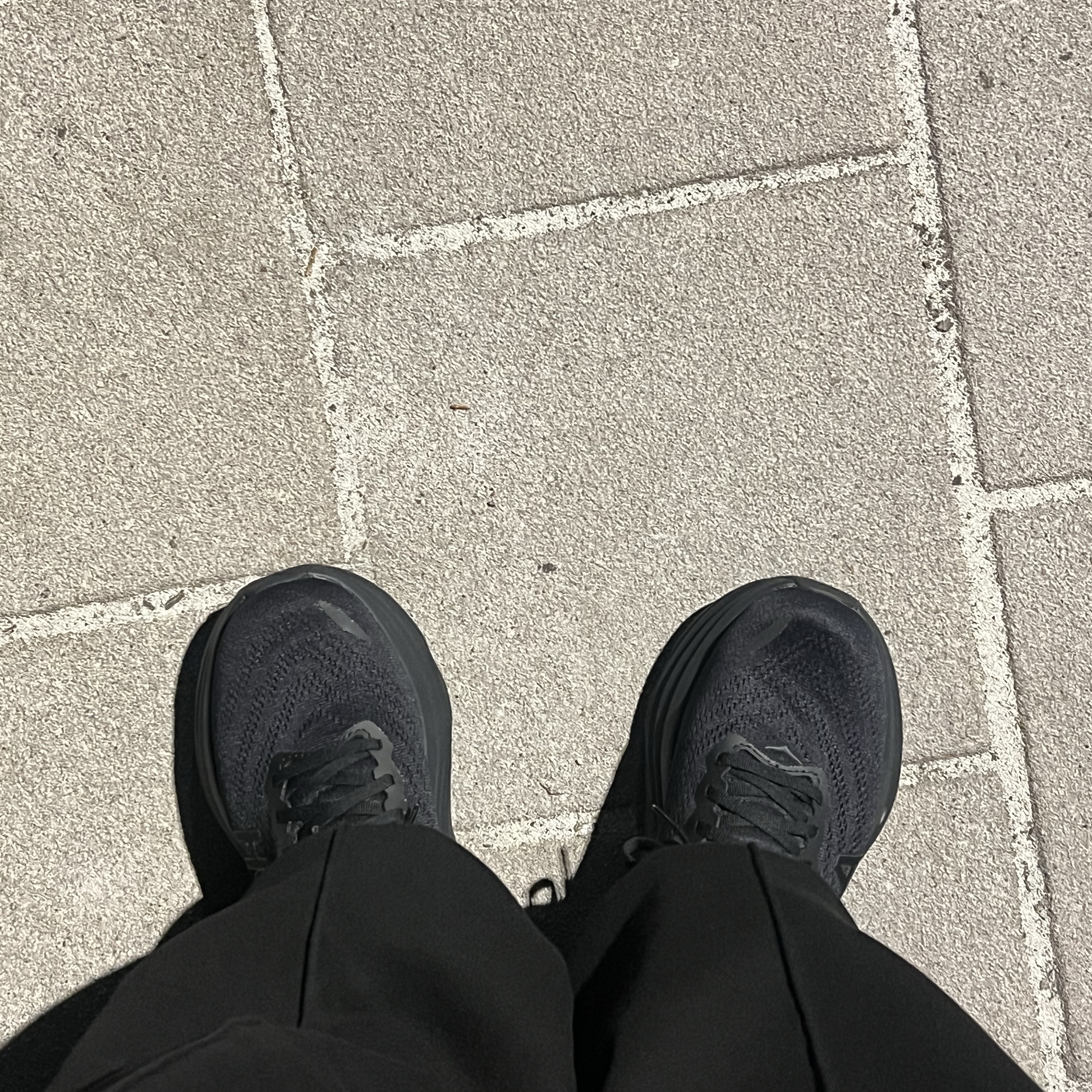 Hoka Bondi 8 Wide Black - 24SS 착용 스타일