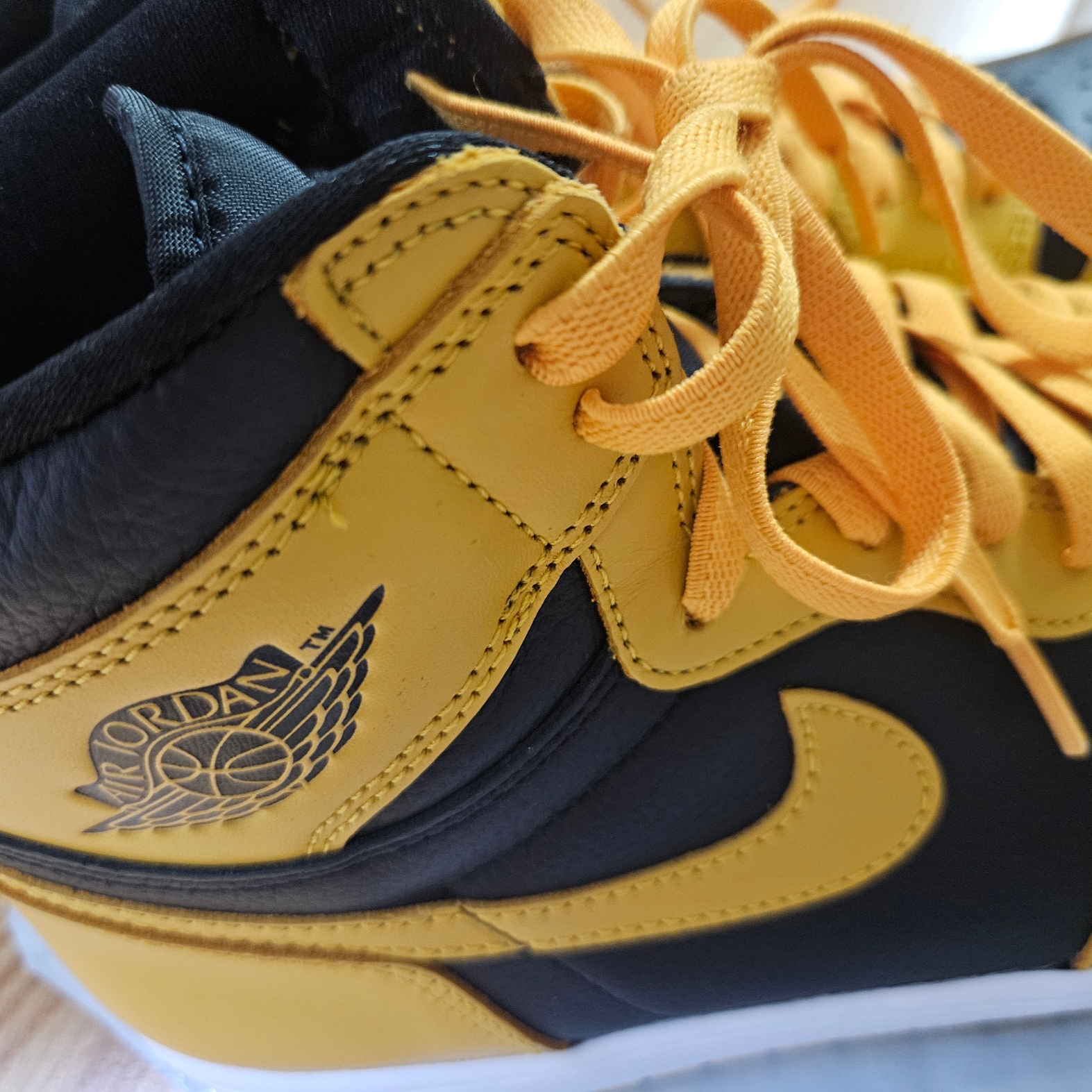 Jordan 1 Retro High OG Pollen 착용 스타일