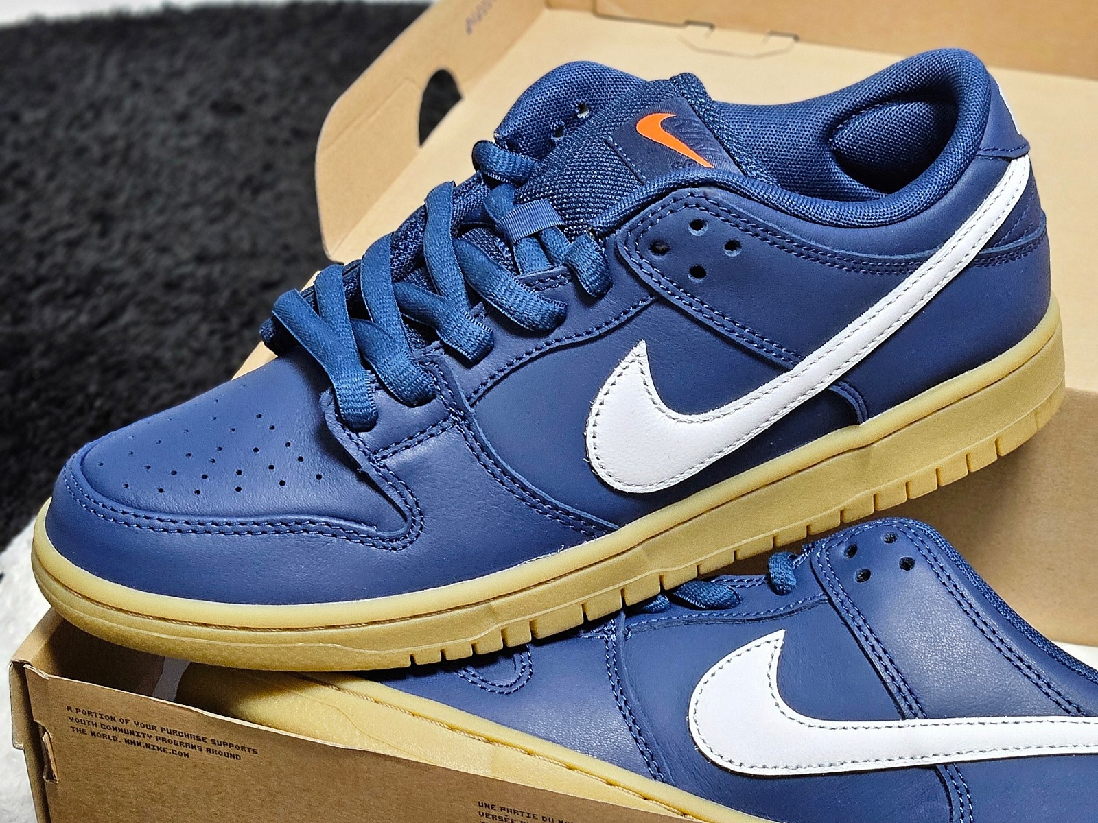 Nike SB Dunk Low Pro Navy Gum 착용 스타일 - 3