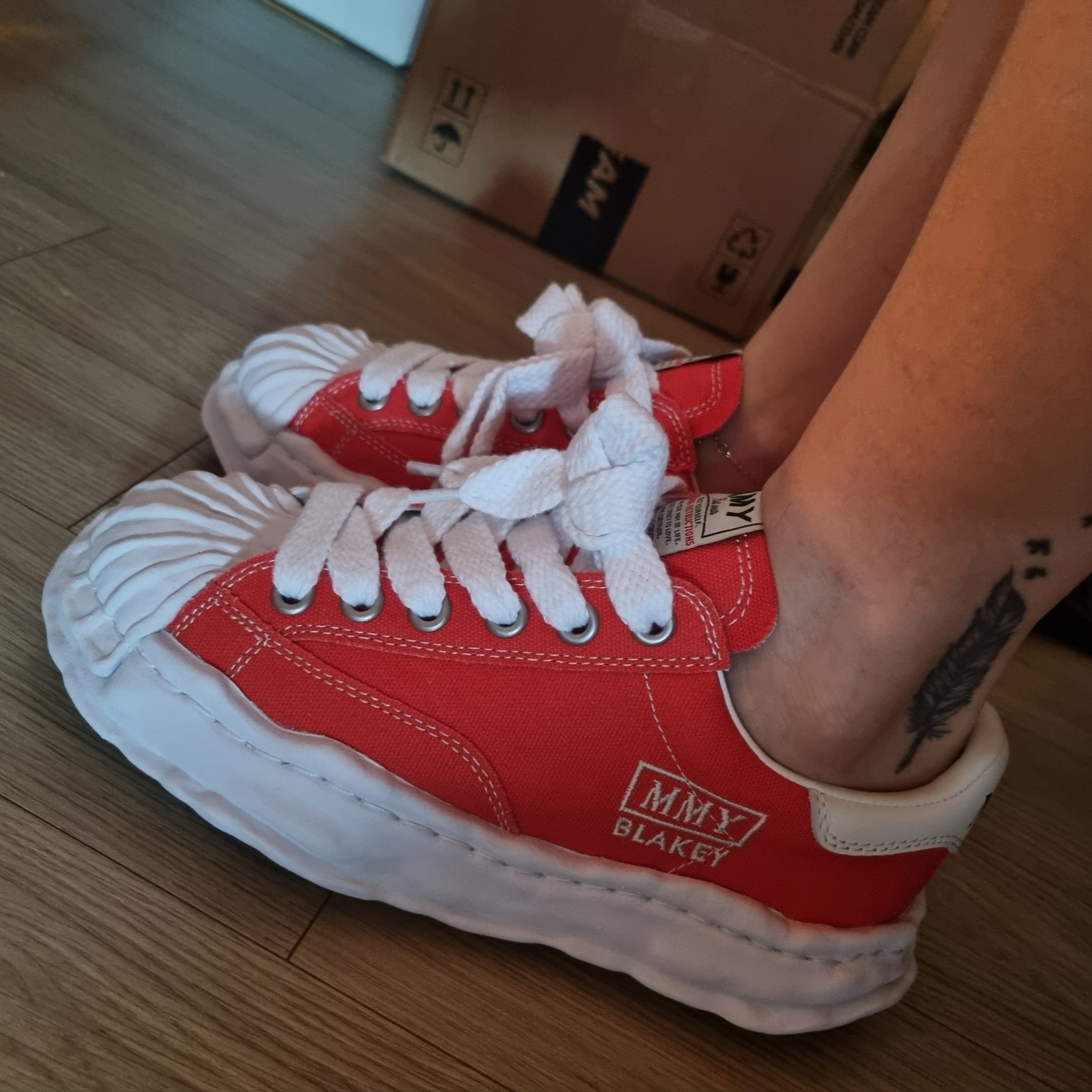 Maison Mihara Yasuhiro Blakey OG Sole Canvas Low-top Sneakers Orange 착용 스타일