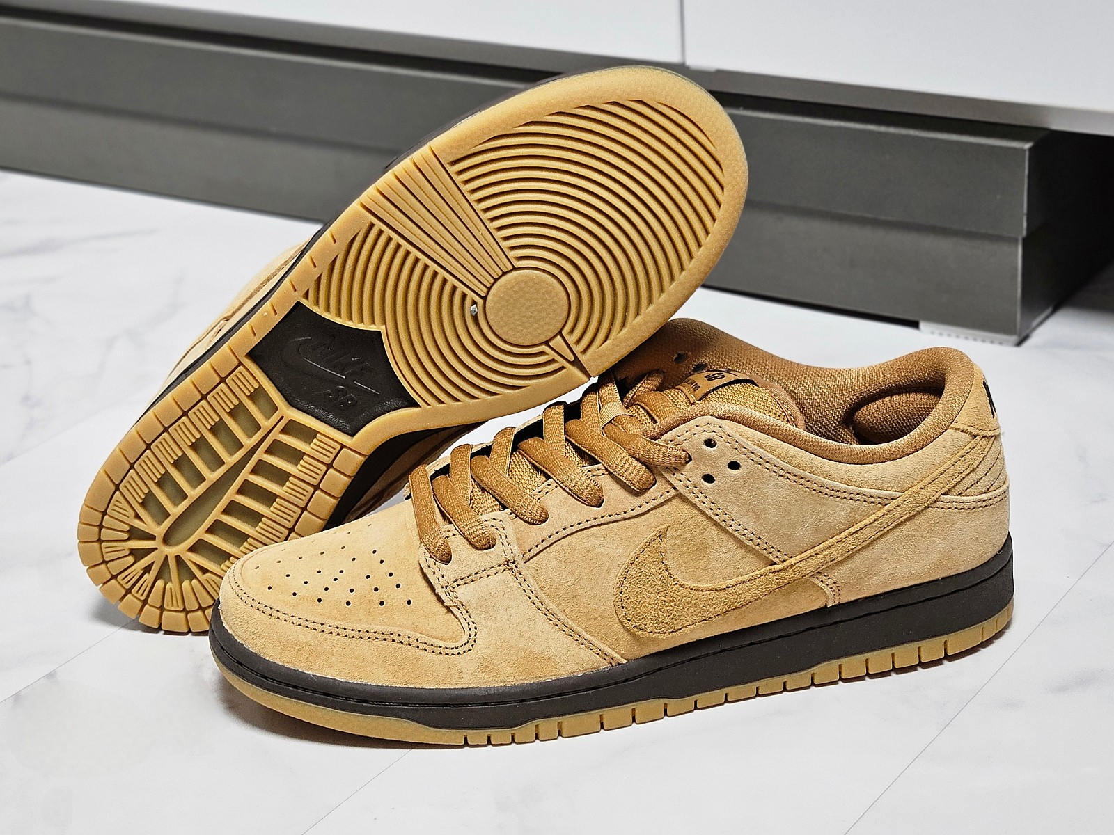 Nike SB Dunk Low Pro Wheat 2023 착용 스타일 - 5