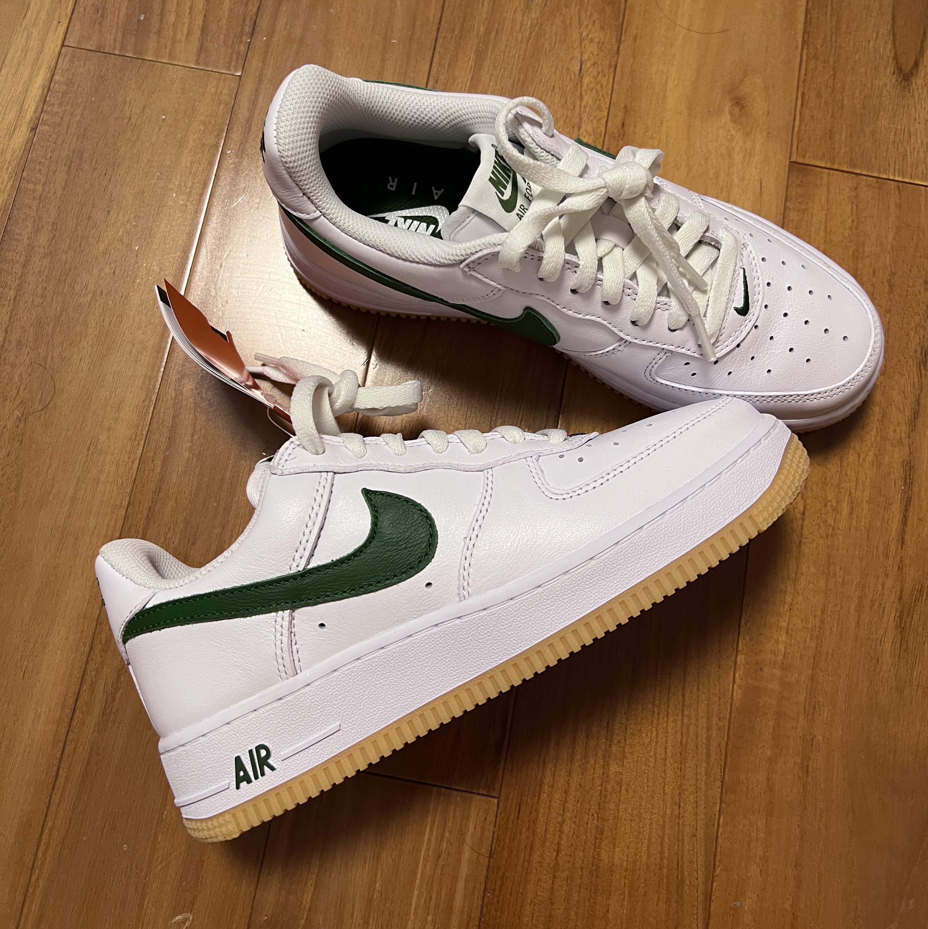 Nike Air Force 1 Low Retro Color of the Month White Forest Green 착용 스타일