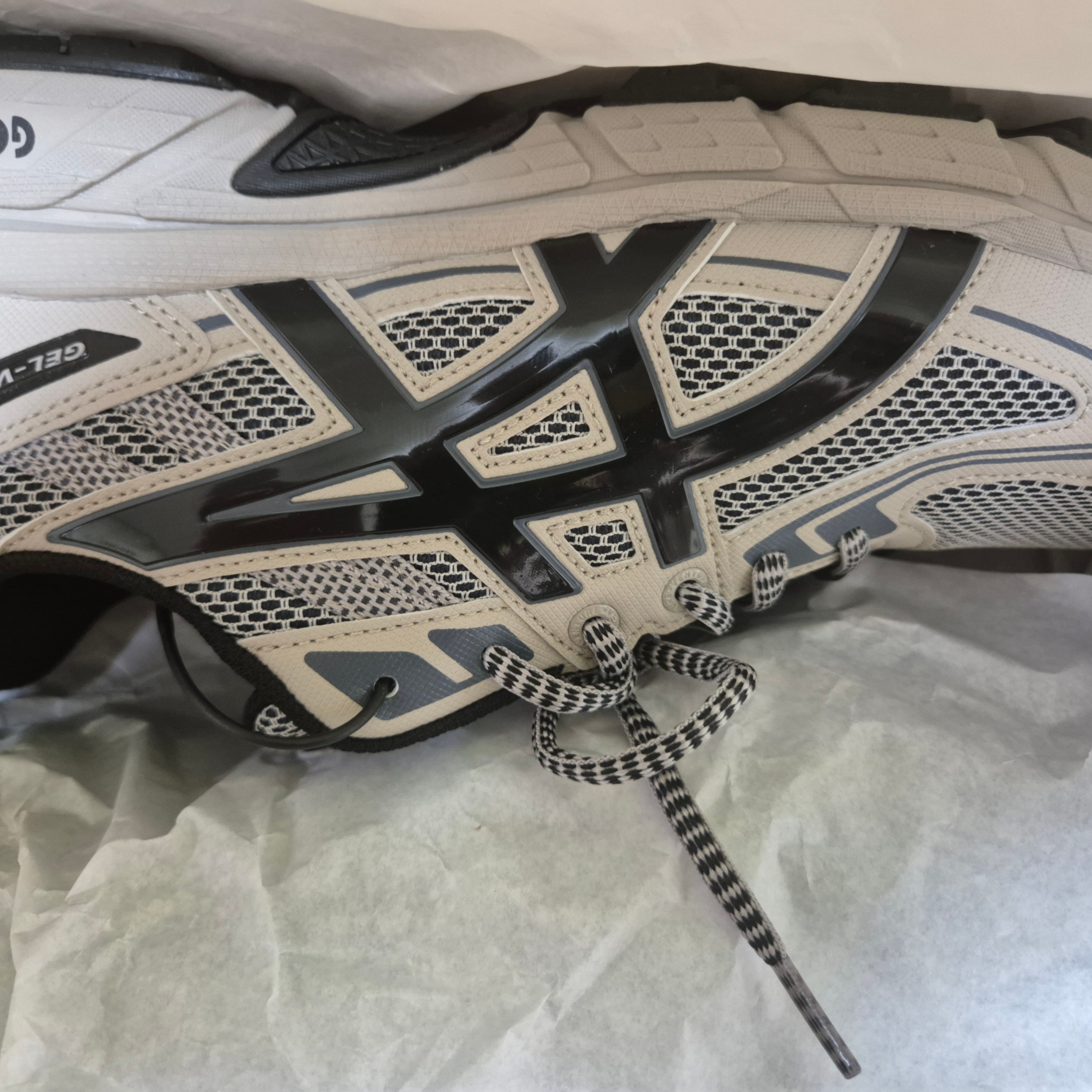 Asics Gel-Venture 6 Feather Grey Black 착용 스타일