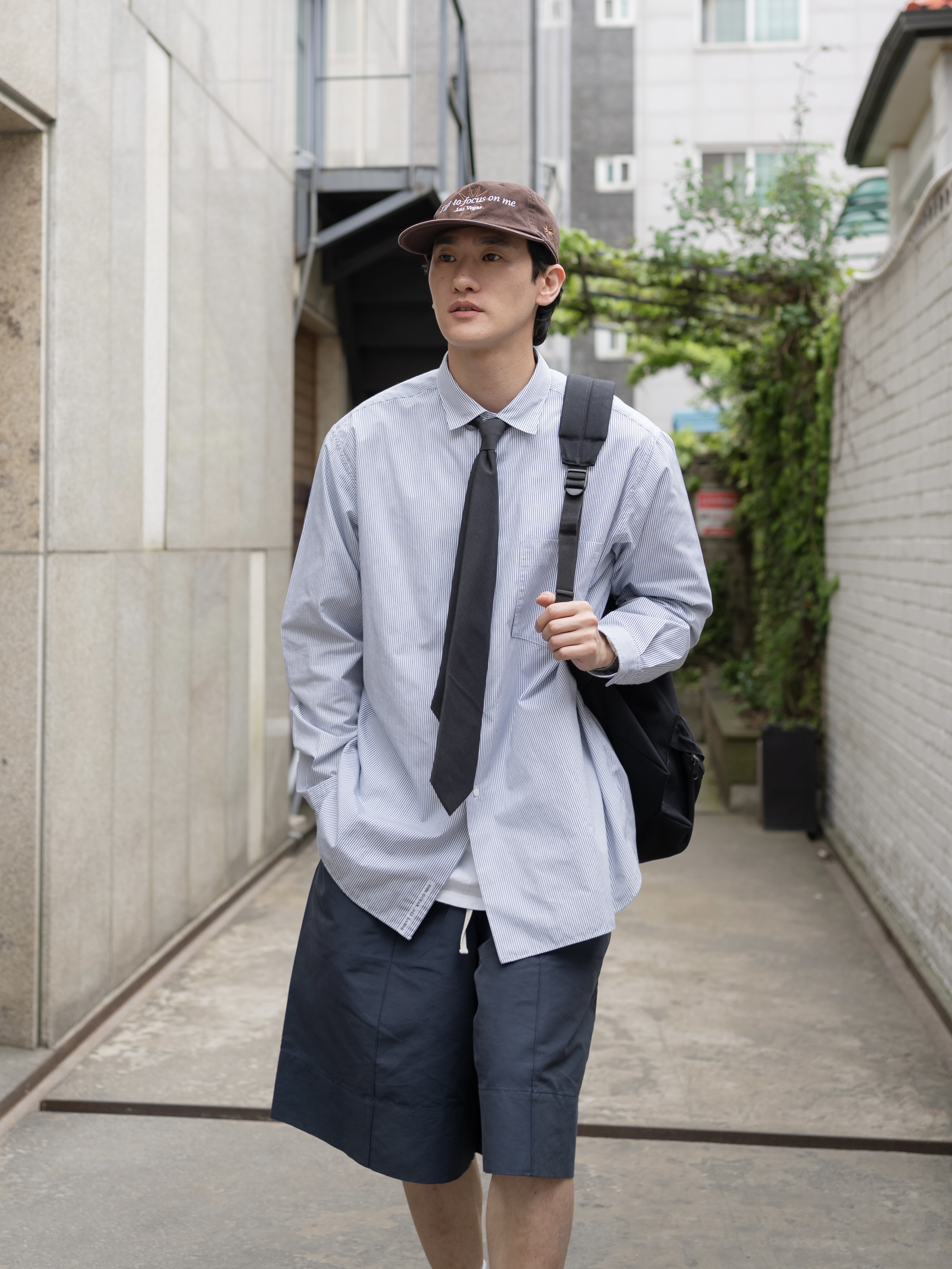 Dr. Martens x Supreme 1461 Gray Silver 착용 스타일 - 2