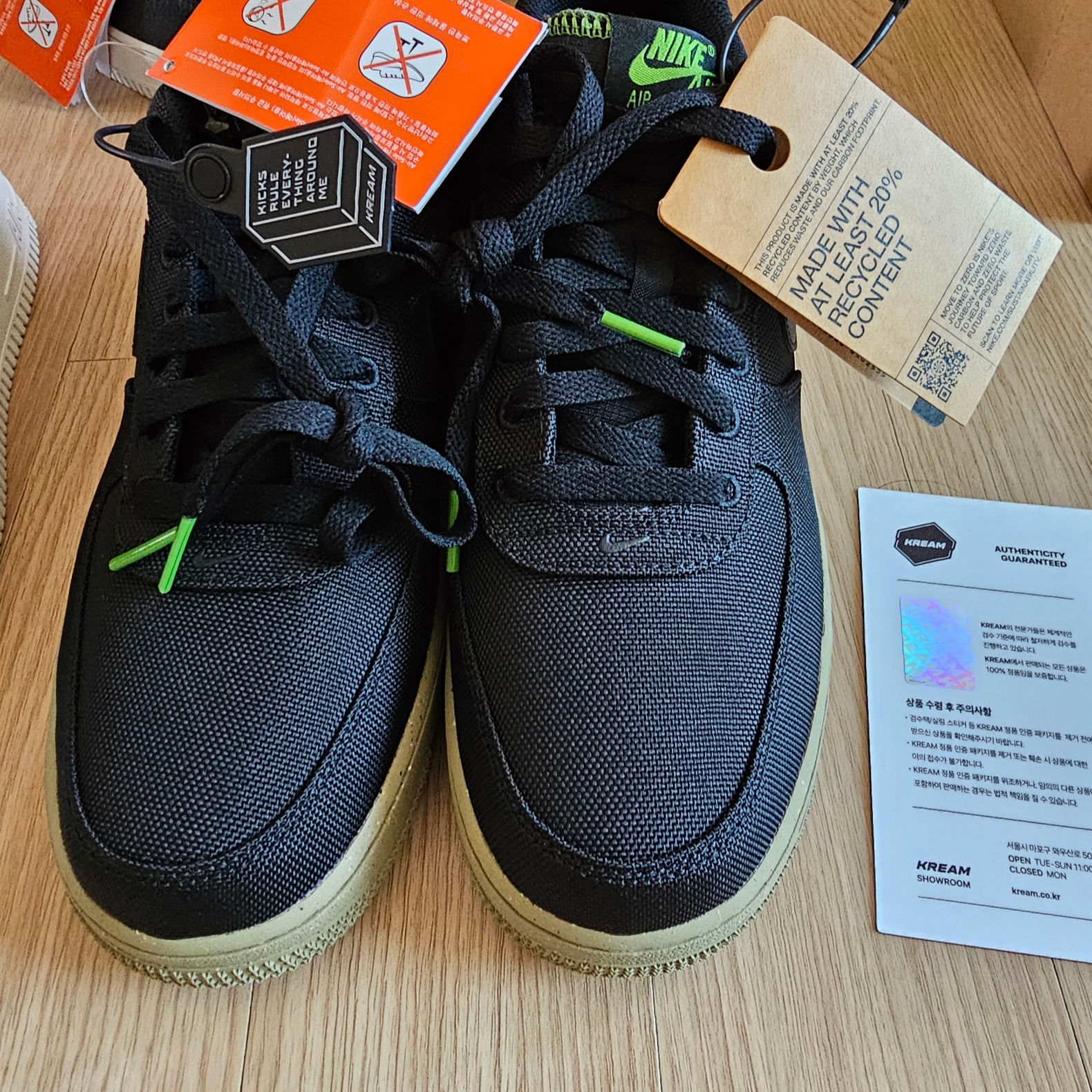 Nike Air Force 1 '07 LX Off Noir 착용 스타일 - 2