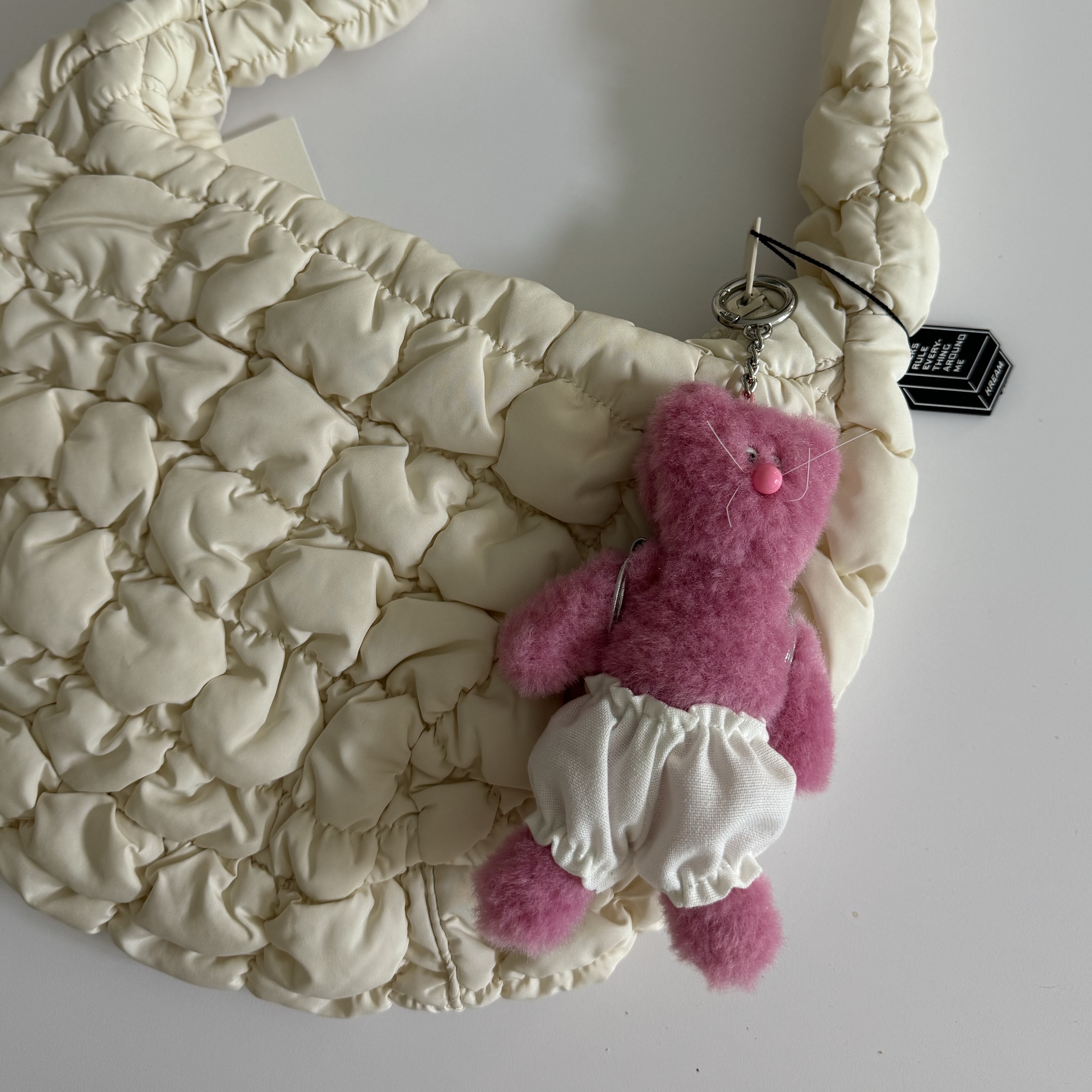 COS Quilted Mini Bag Cream, Monamhee x Line Friends Pingpingi Keyring 착용 스타일
