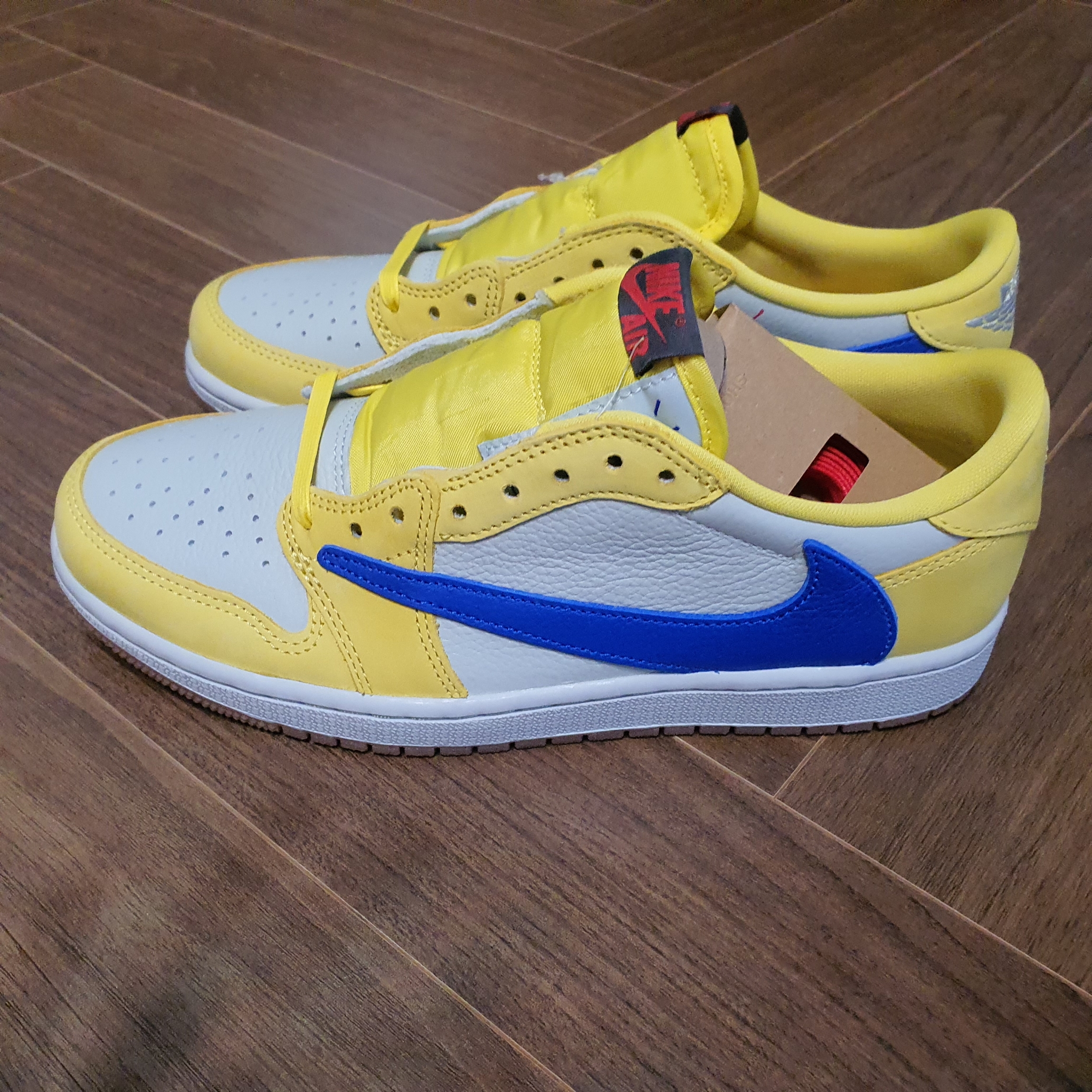 (W) Jordan 1 x Travis Scott Retro Low OG SP Canary 착용 스타일