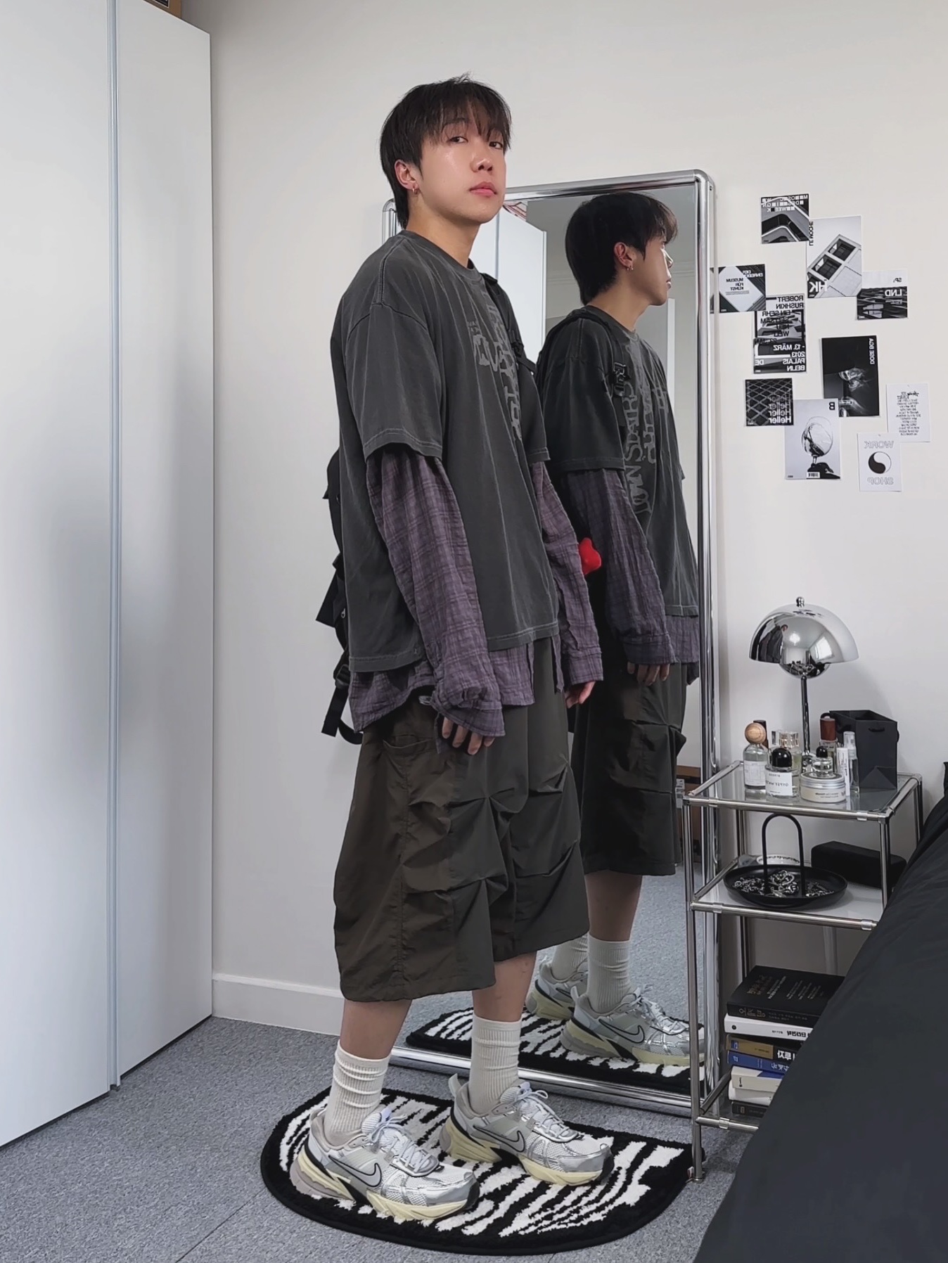 Nike V2K Run Summit White Metallic Silver 착용 스타일 - 1