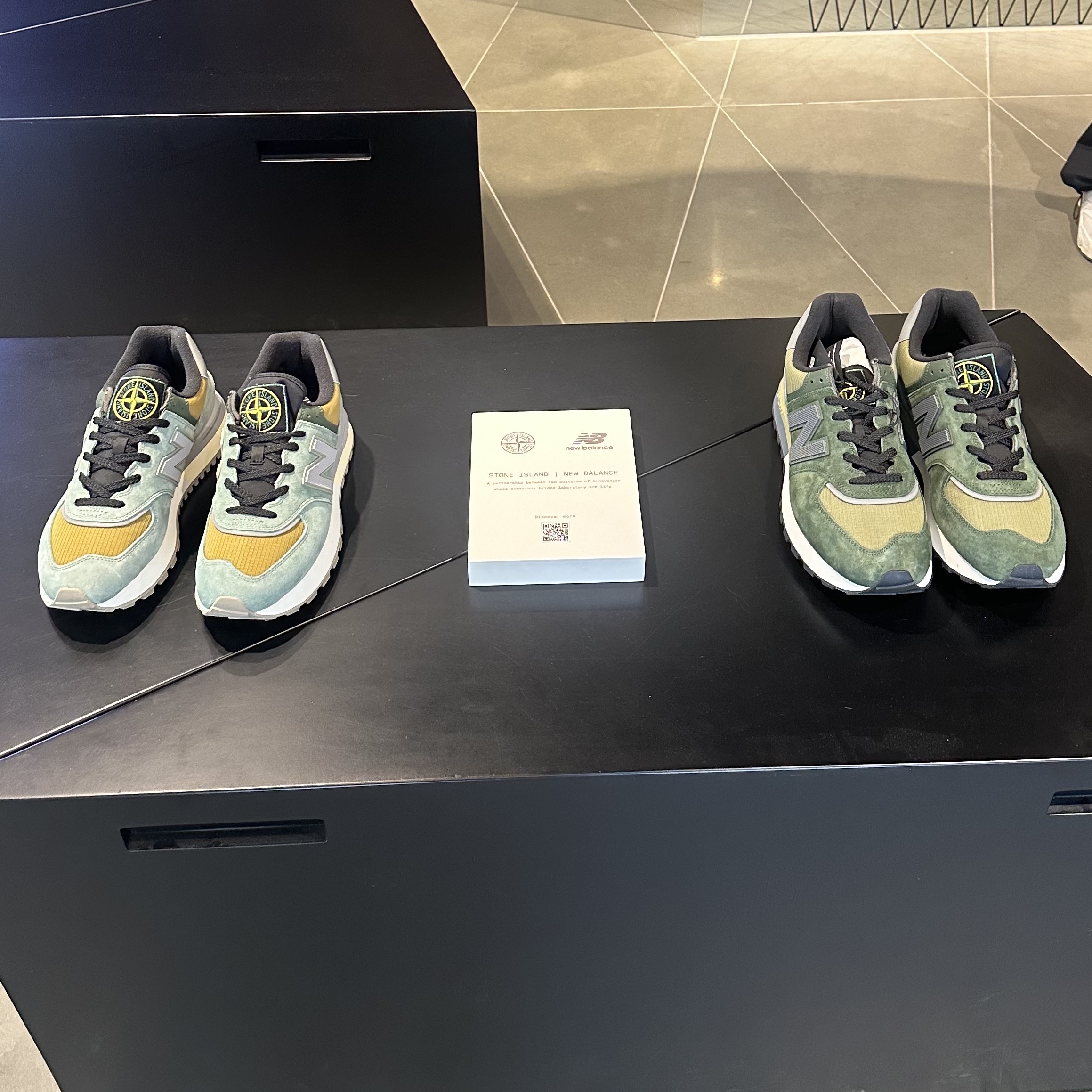 New Balance x Stone Island 574 Legacy Light Green, New Balance x Stone Island 574 Legacy Dark Green 착용 스타일 - 3
