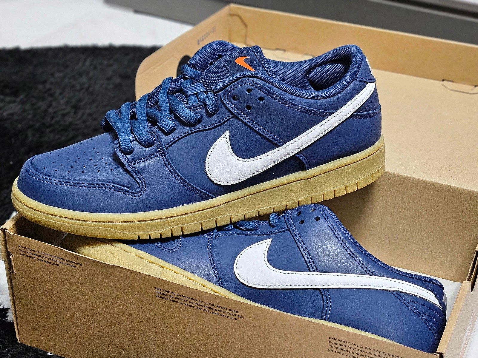Nike SB Dunk Low Pro Navy Gum 착용 스타일 - 2