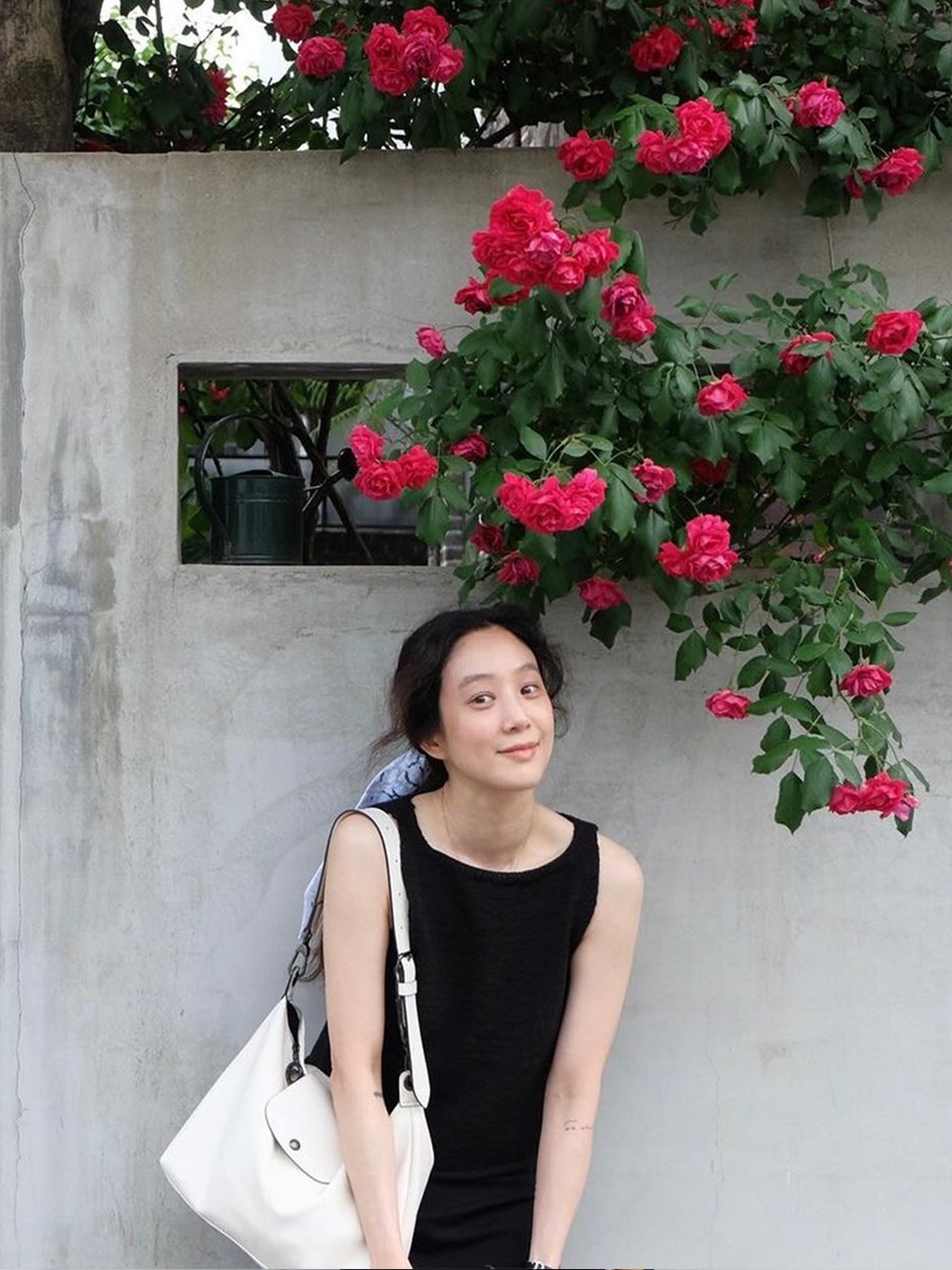 Longchamp Le Pliage Xtra Handbag XS Black, Longchamp Le Pliage Xtra Handbag XS Petal Pink 착용 스타일 - 2