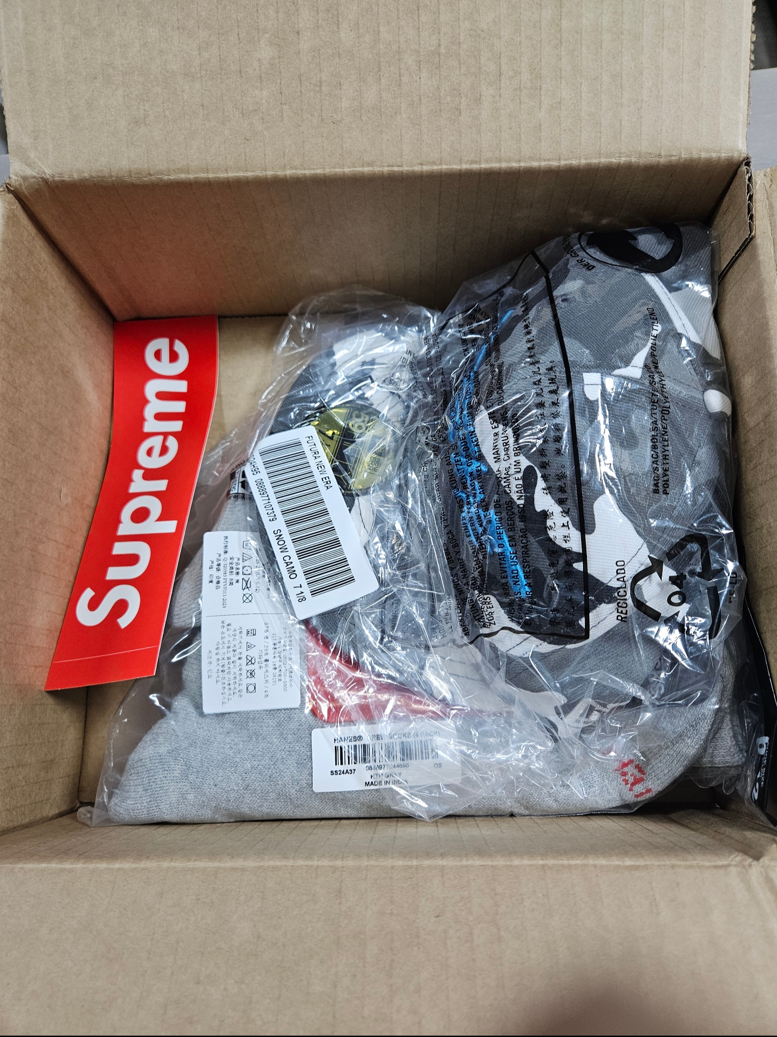 Supreme x Futura x New Era Snow Camo - 24SS 착용 스타일 - 6