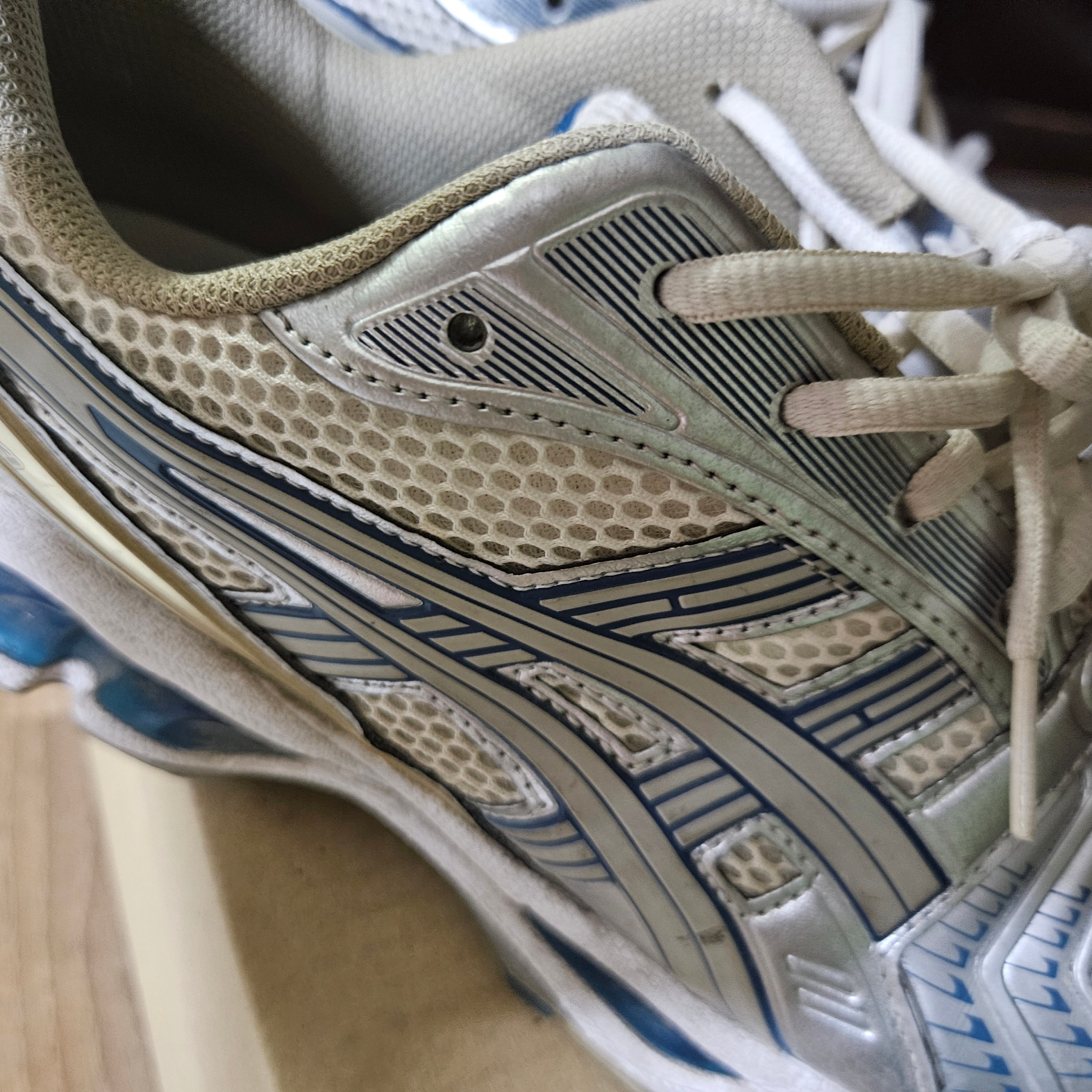 Asics Gel-Kayano 14 Cream Pure Silver 착용 스타일