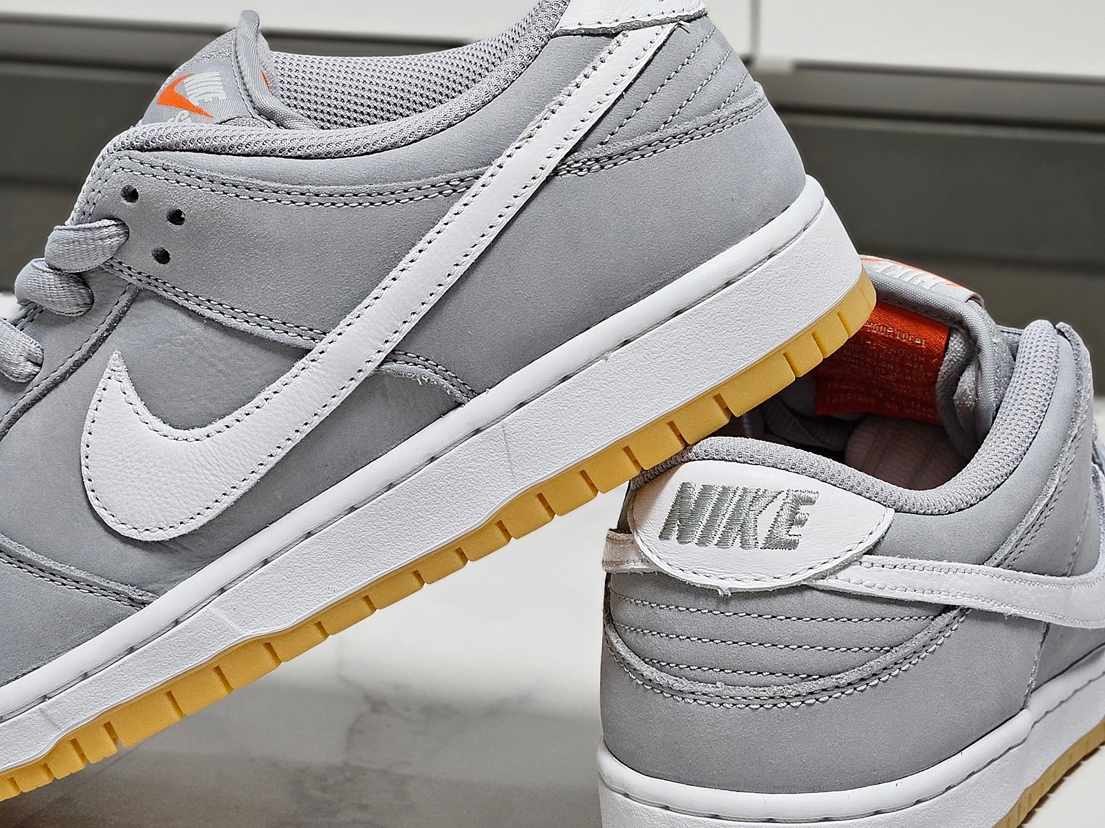 Nike Dunk Low Pro SB Wolf Grey White 착용 스타일 - 5