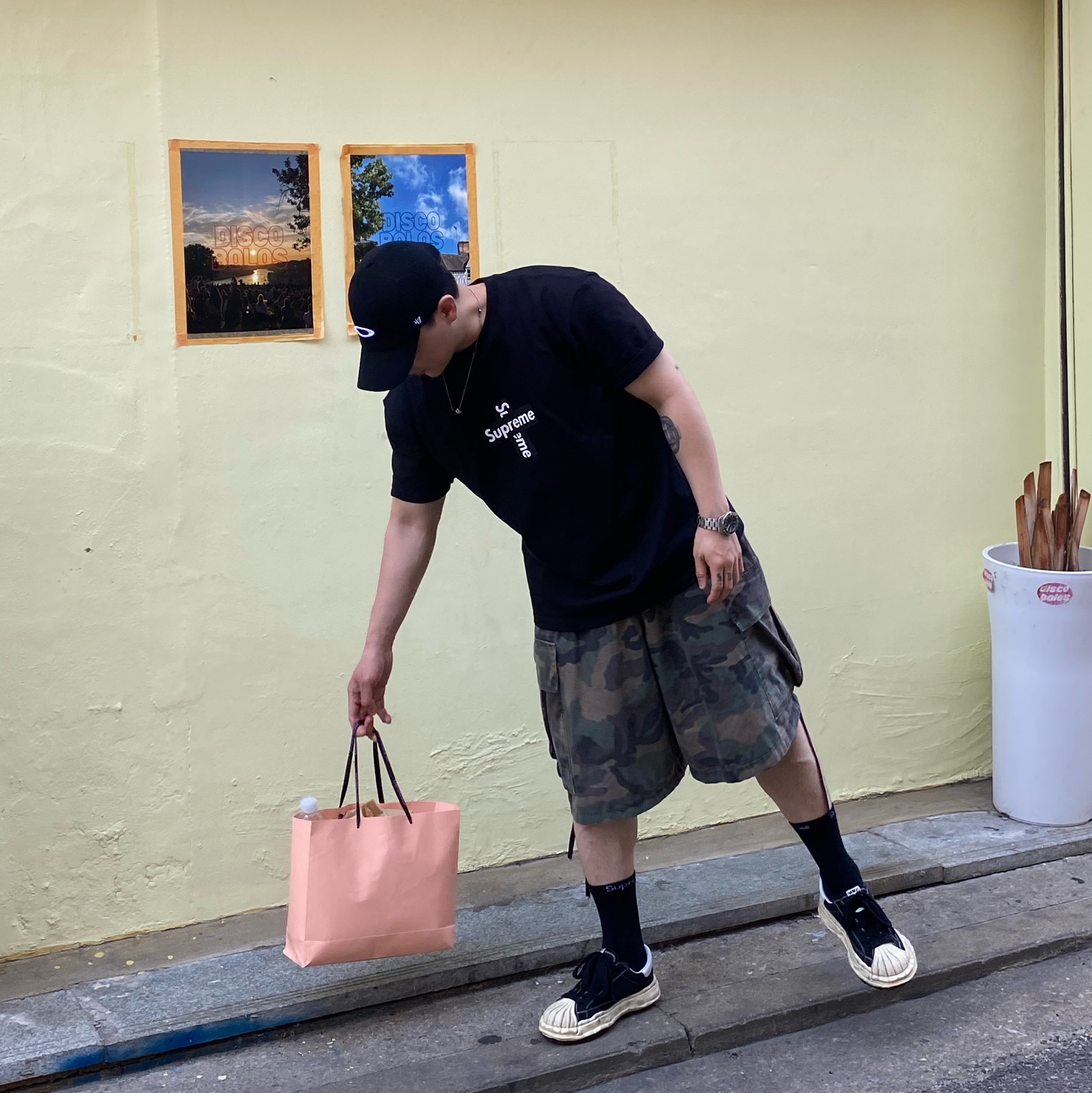 Supreme Cross Box Logo T-Shirt Black - 20FW, Oakley Remix Dad Hat Blackout 착용 스타일 - 2