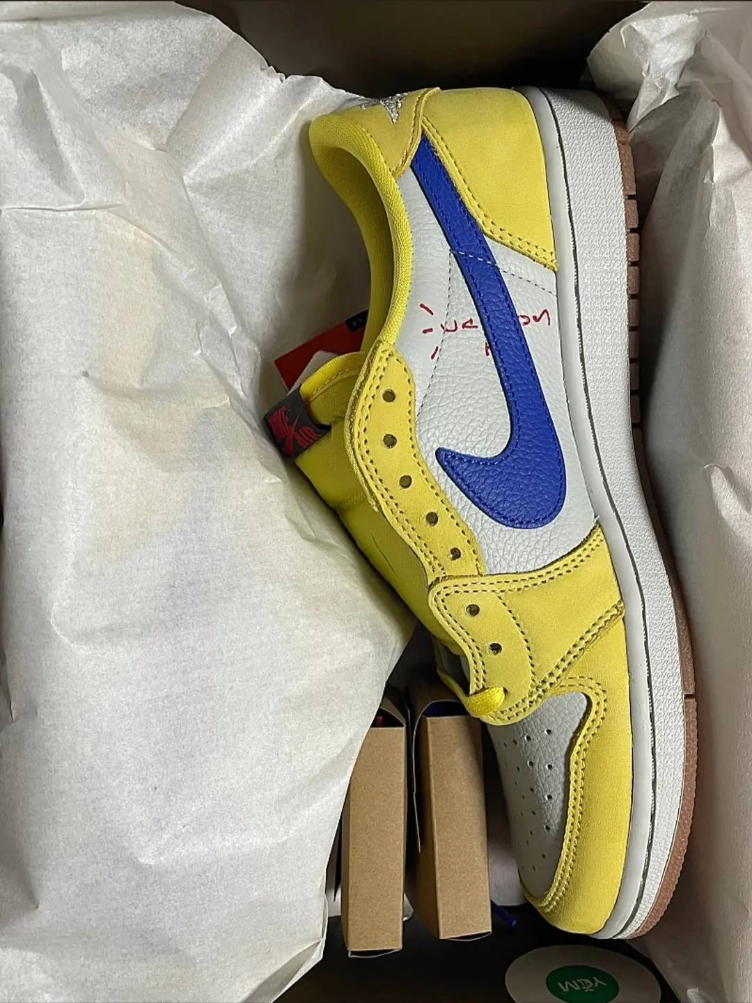 (W) Jordan 1 x Travis Scott Retro Low OG SP Canary 착용 스타일