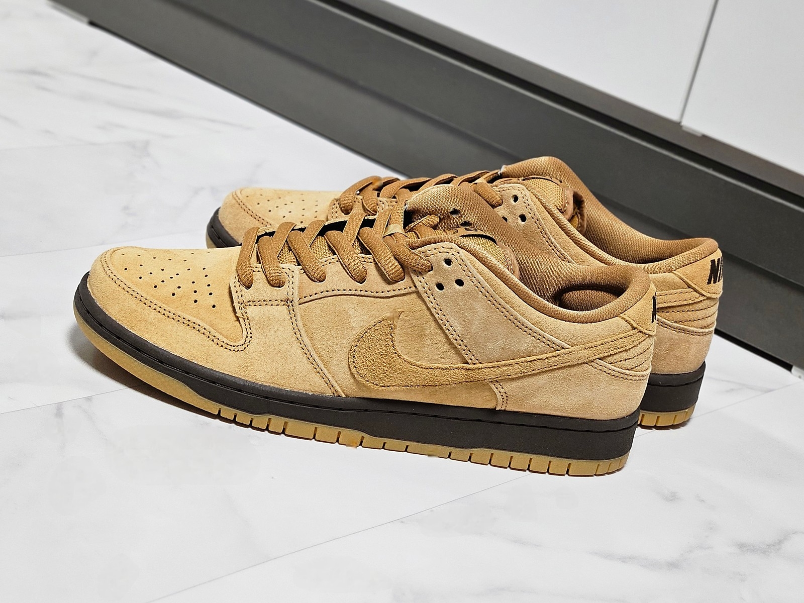 Nike SB Dunk Low Pro Wheat 2023 착용 스타일 - 3