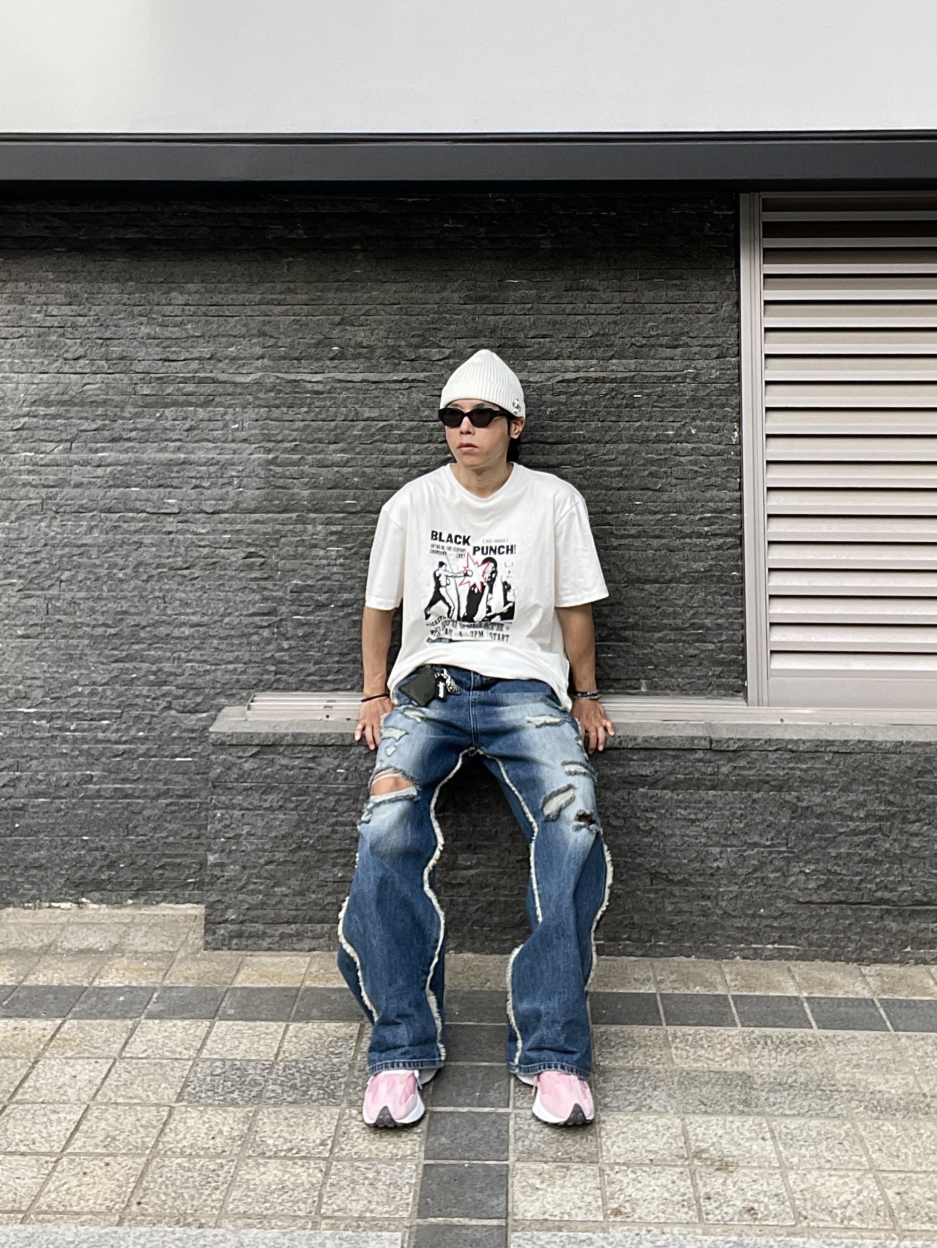 Surgery Clover Logo Beanie Ver.2 White, New Balance 327 Pink 착용 스타일 - 1