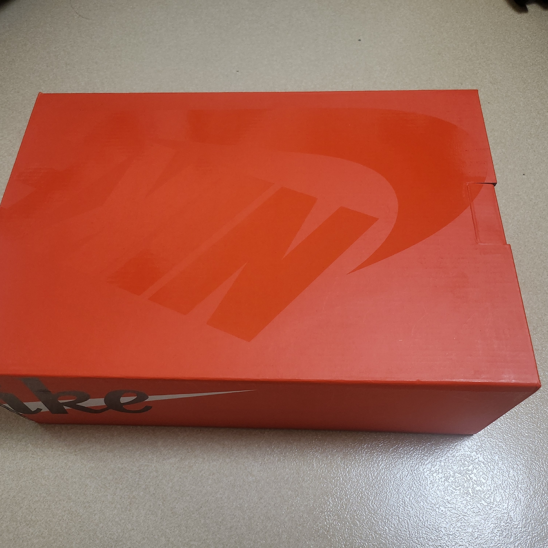 Nike x Sacai Zoom Cortez SP White and University Red 착용 스타일 - 2