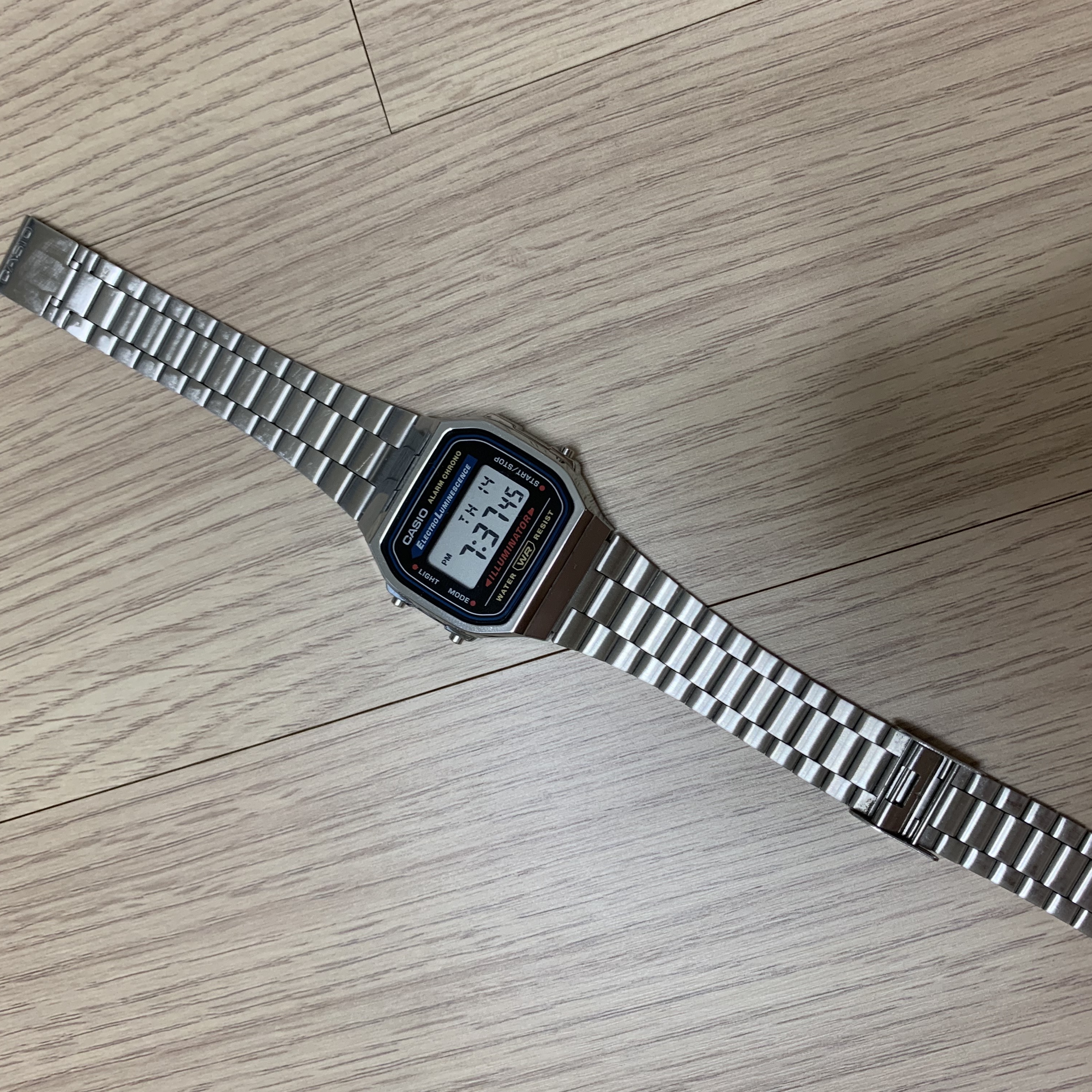 Casio A168WA-1W 착용 스타일