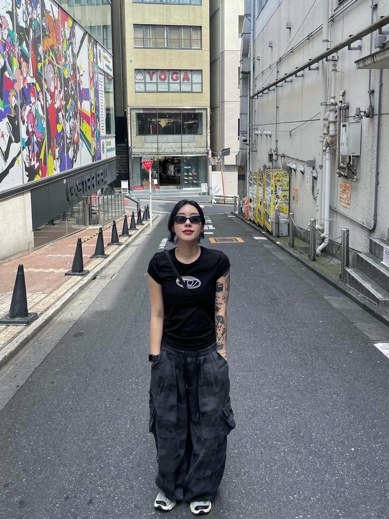 (W) Diesel T-Angie Peekaboo Logo T-Shirt Black, Salomon RX Moc 3.0 Pewter Desert 착용 스타일