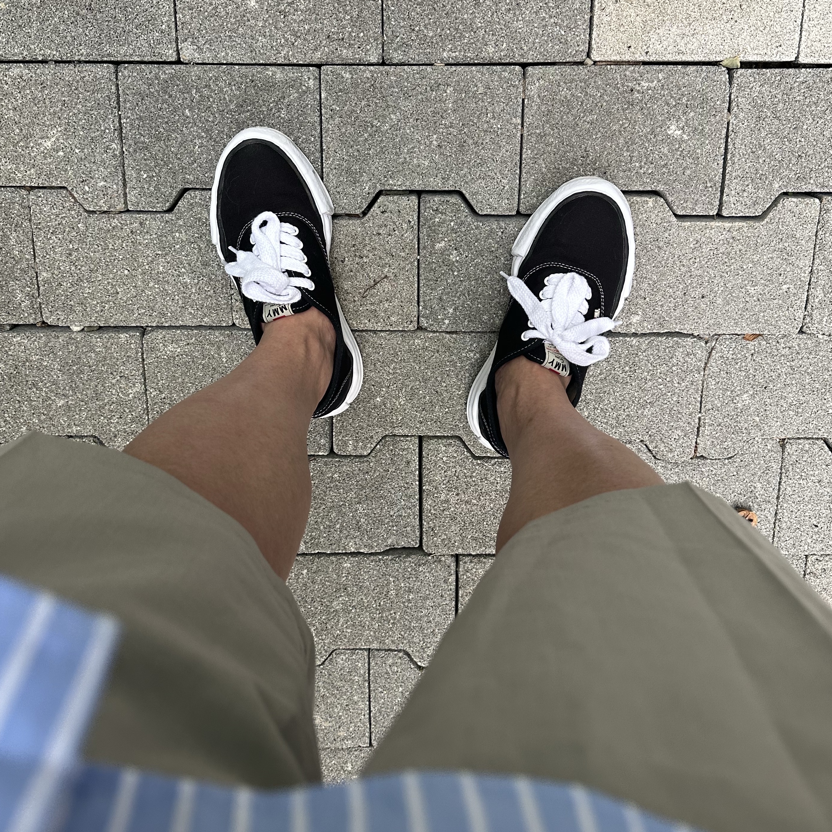 Maison Mihara Yasuhiro Baker Canvas Low-top Sneakers Black 착용 스타일 - 2