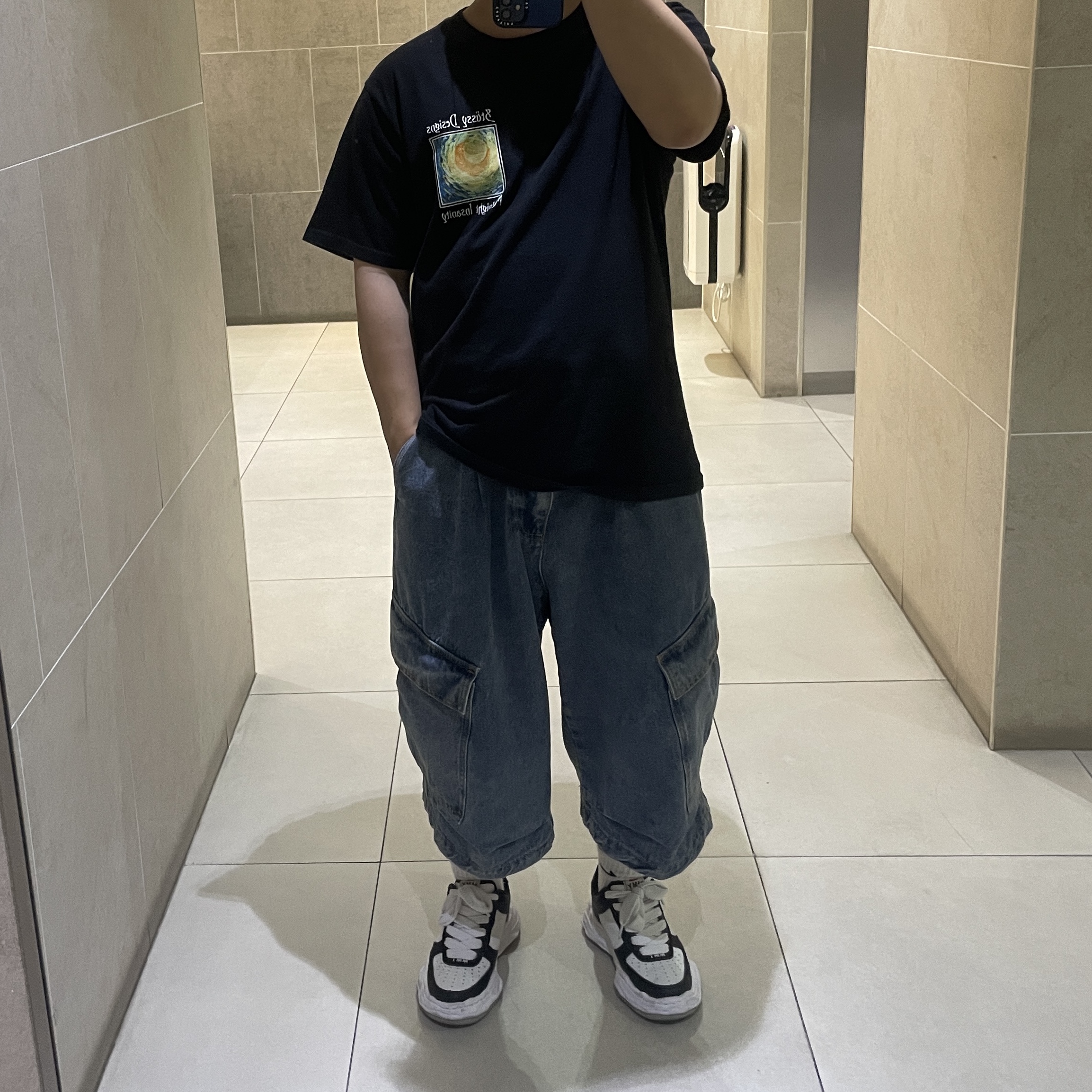 Stussy Midnight Insanity T-Shirt Black, Maison Mihara Yasuhiro Wayne OG Sole Leather Low-top Sneakers Black White 착용 스타일