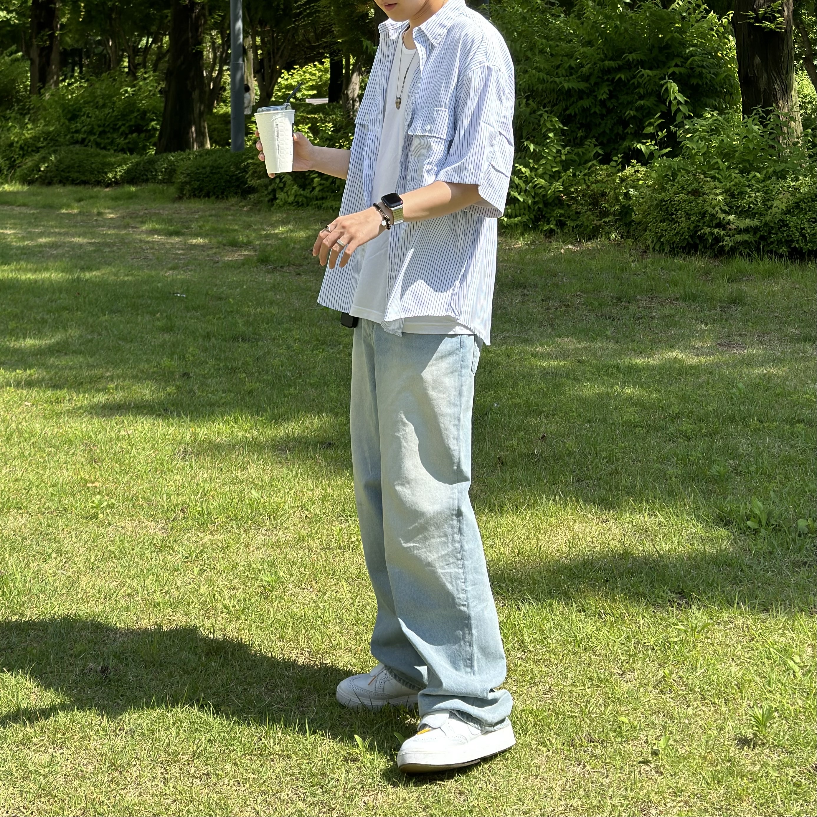 Undermycar Mu.31 Anti Fxxking Logo Play Brush Washed Wide Jeans Sky Blue, Nike x Peaceminusone Kwondo1 White 착용 스타일 - 1